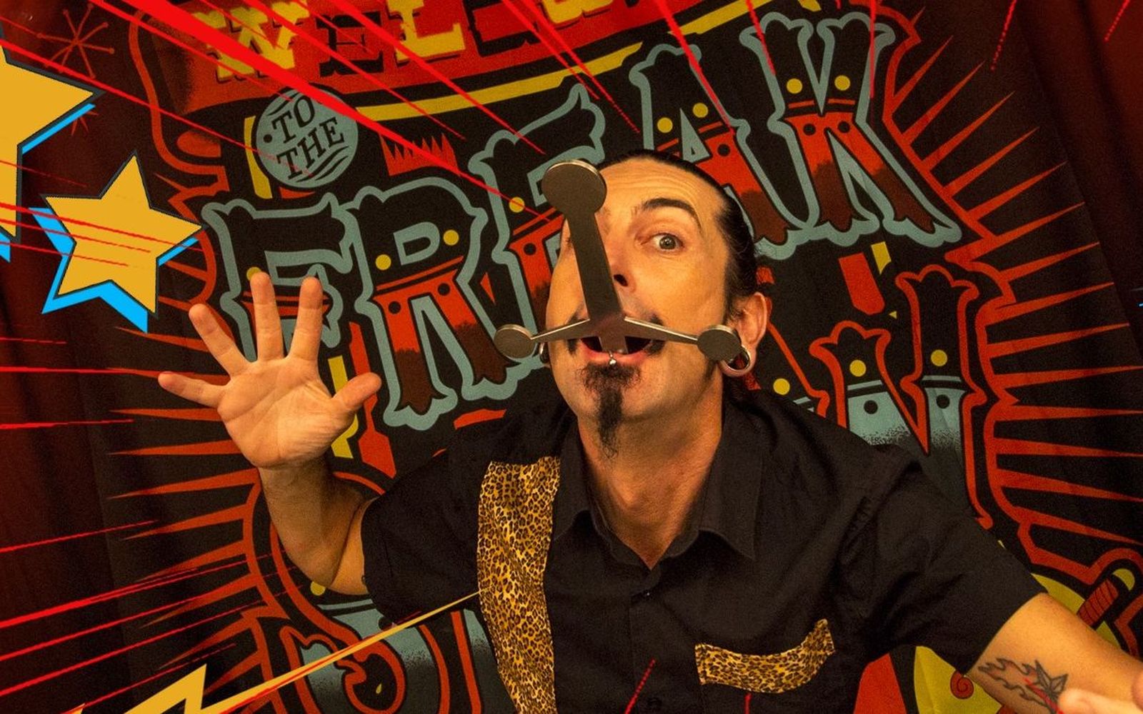 Murray Malloy, el ‘tragasables’, en uno de sus espectáculos