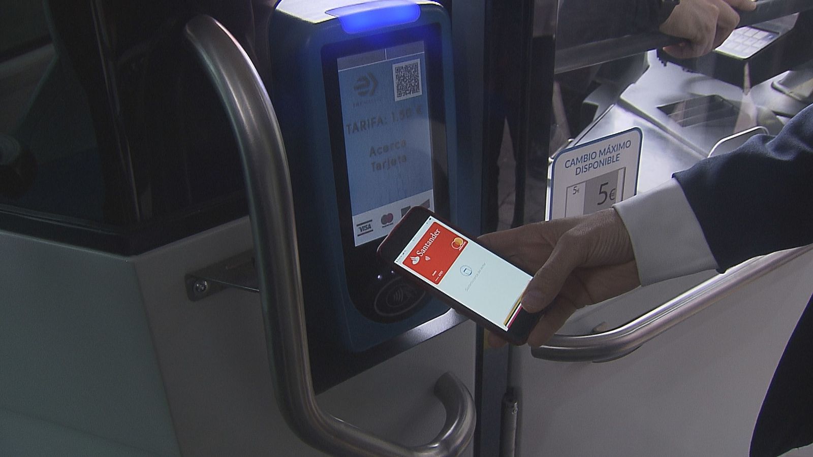 Ya se puede pagar con el móvil en los autobuses de la EMT