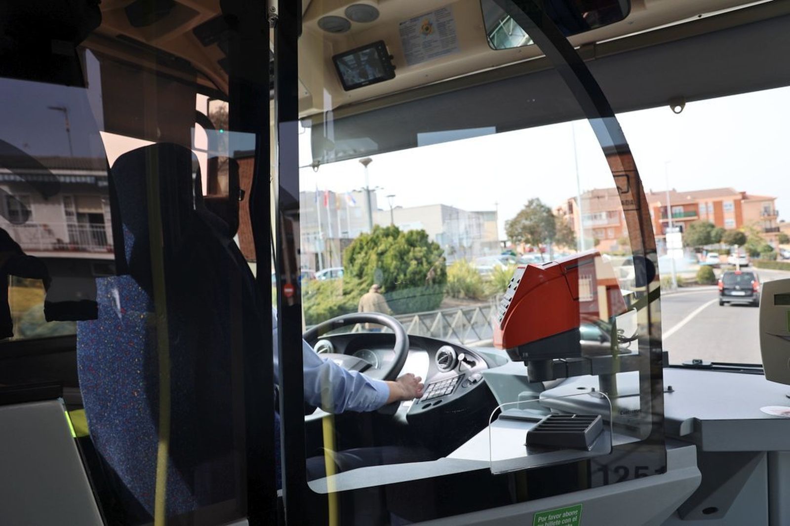 Interior de uno de los coches de la L1 urbana de Arroyomolinos