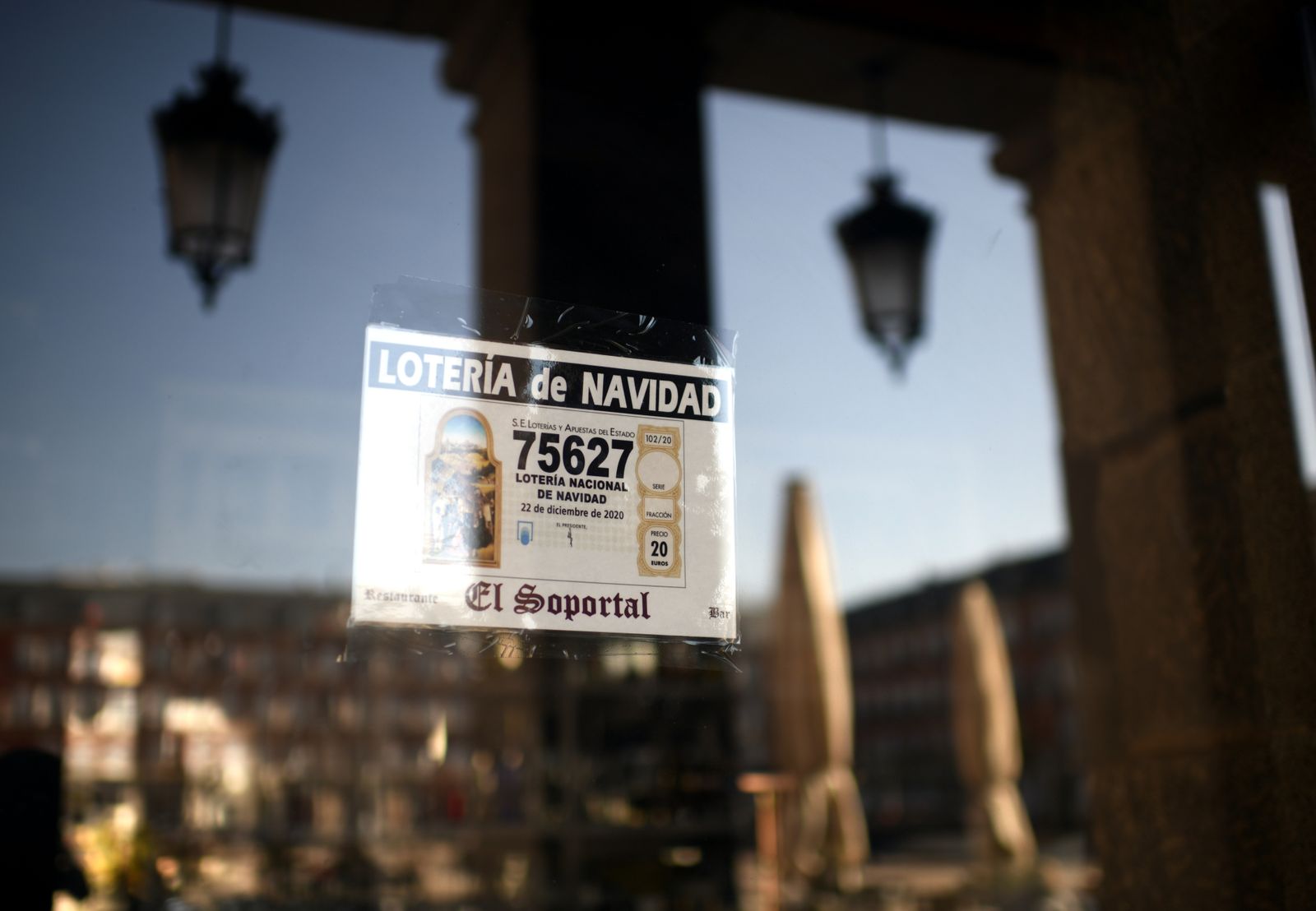Imagen de un cartel anunciando un número de la Lotería de Navidad