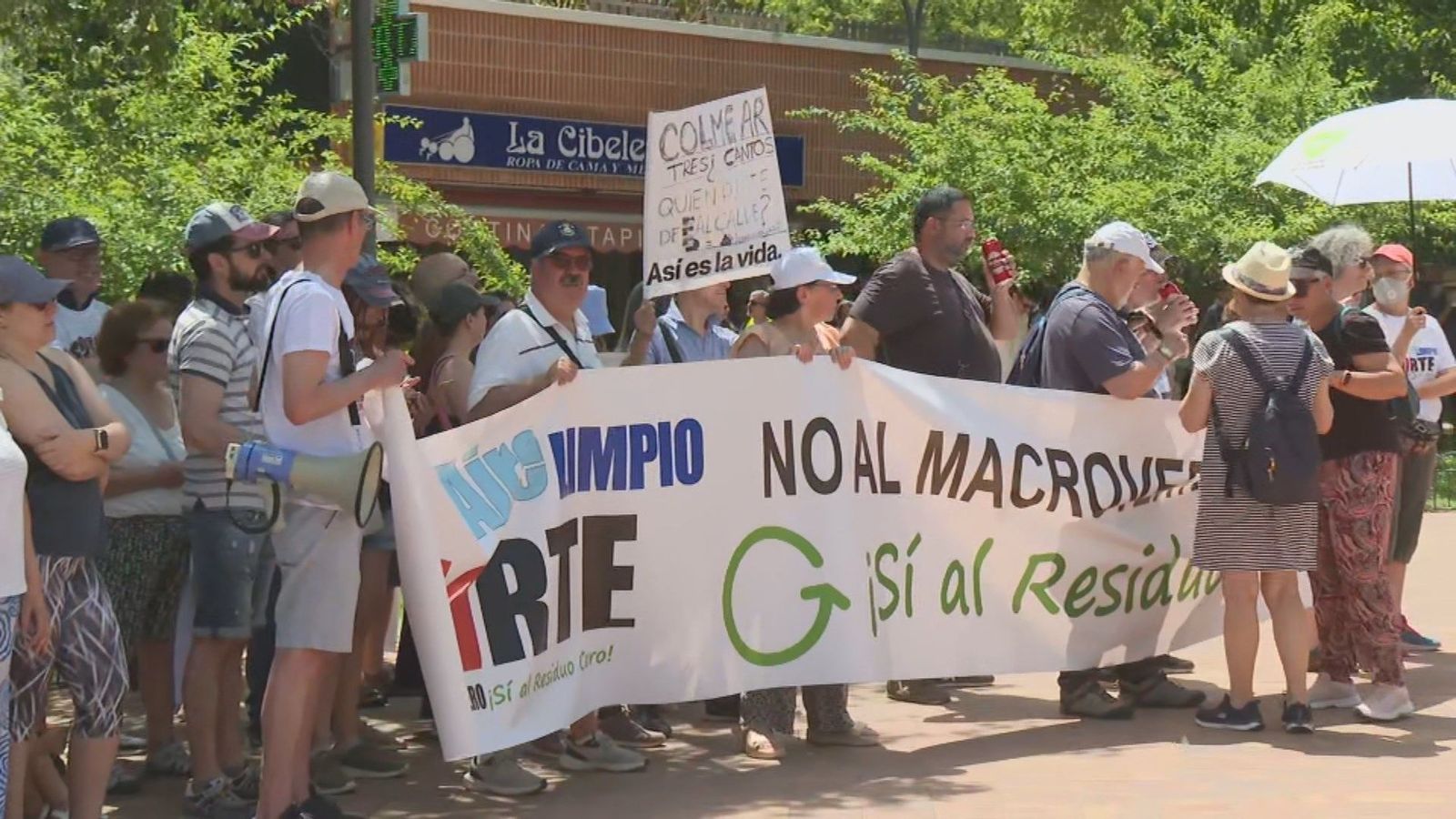 "Ni tan grande ni tan cerca": vecinos de Colmenar Viejo y Tres Cantos, contra una planta de biogás a pocos metros de sus casas
