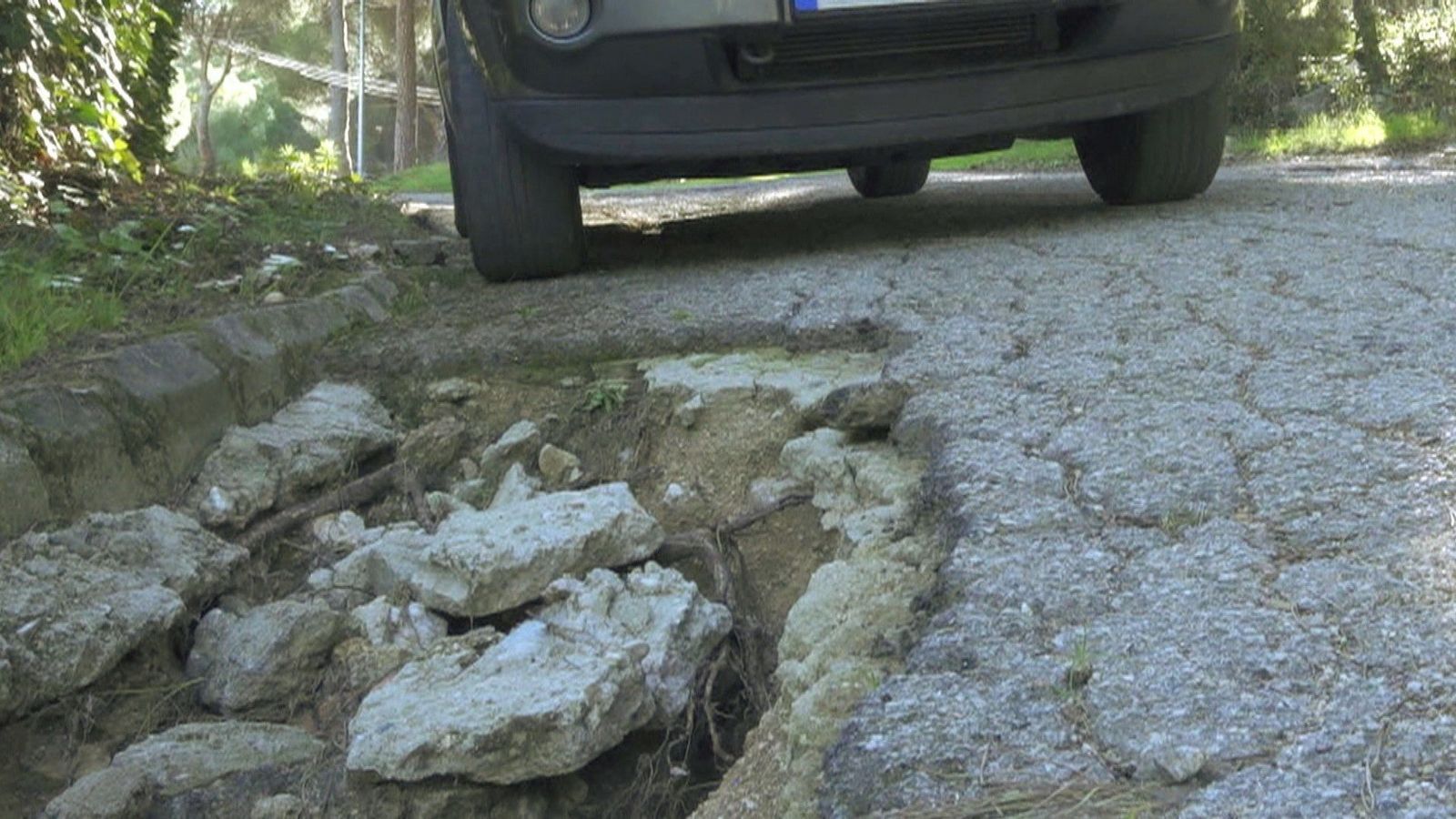 Los vecinos de una urbanización de San Martín de Valdeiglesias denuncian el mal estado de sus calles