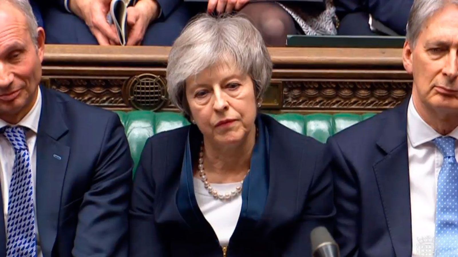 El Parlamento británico tumba el acuerdo del Brexit y May se enfrenta a una moción de censura