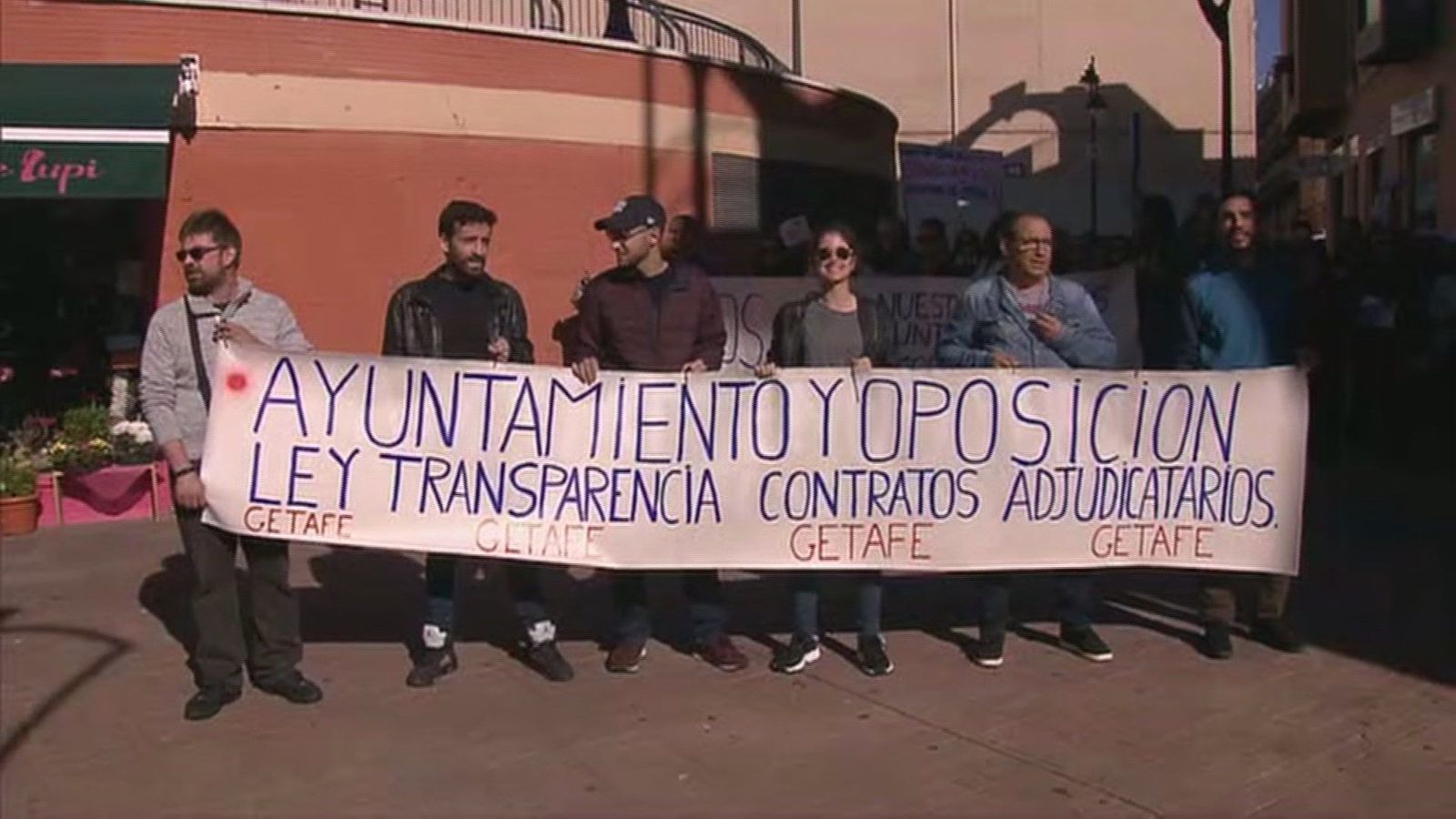 Protestan en Getafe para que el Ayuntamiento retome la construcción de sus pisos