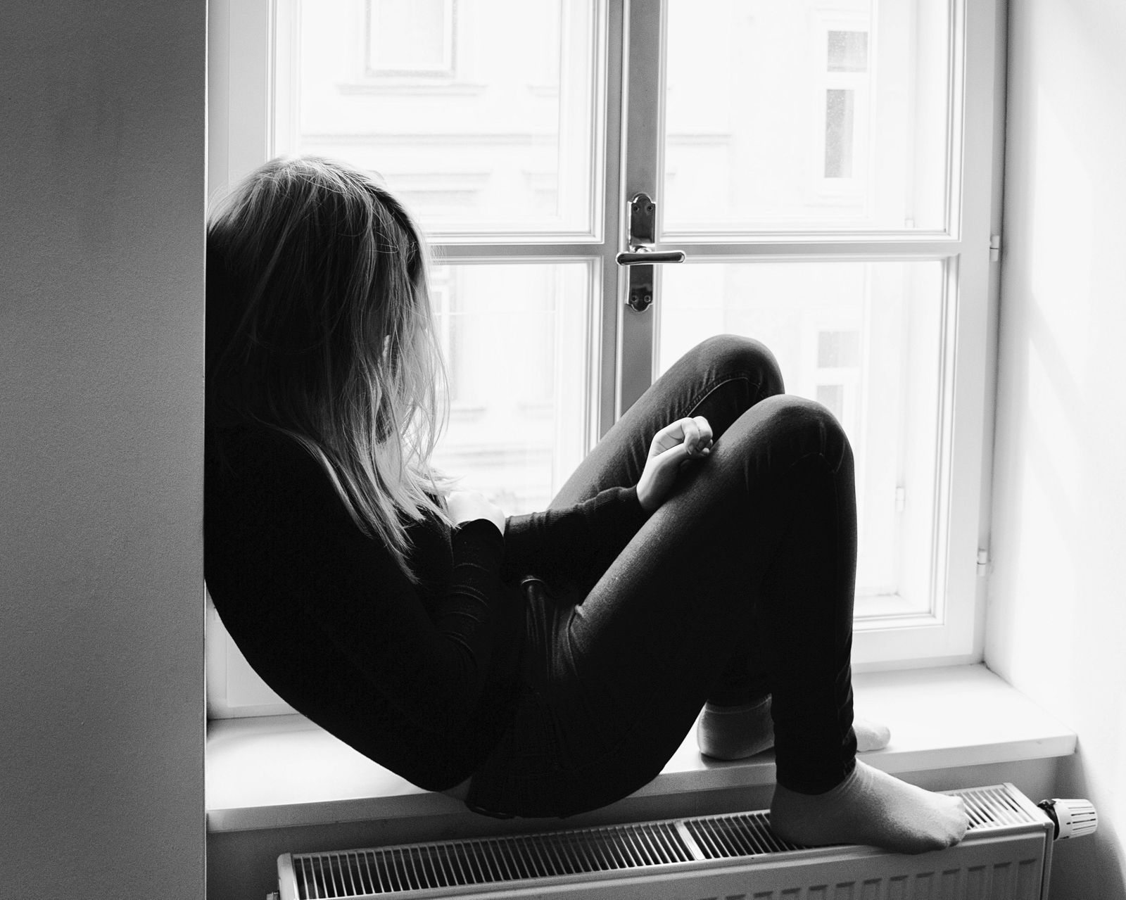 La Comunidad de Madrid presenta una guía para la prevención del suicidio en adolescentes