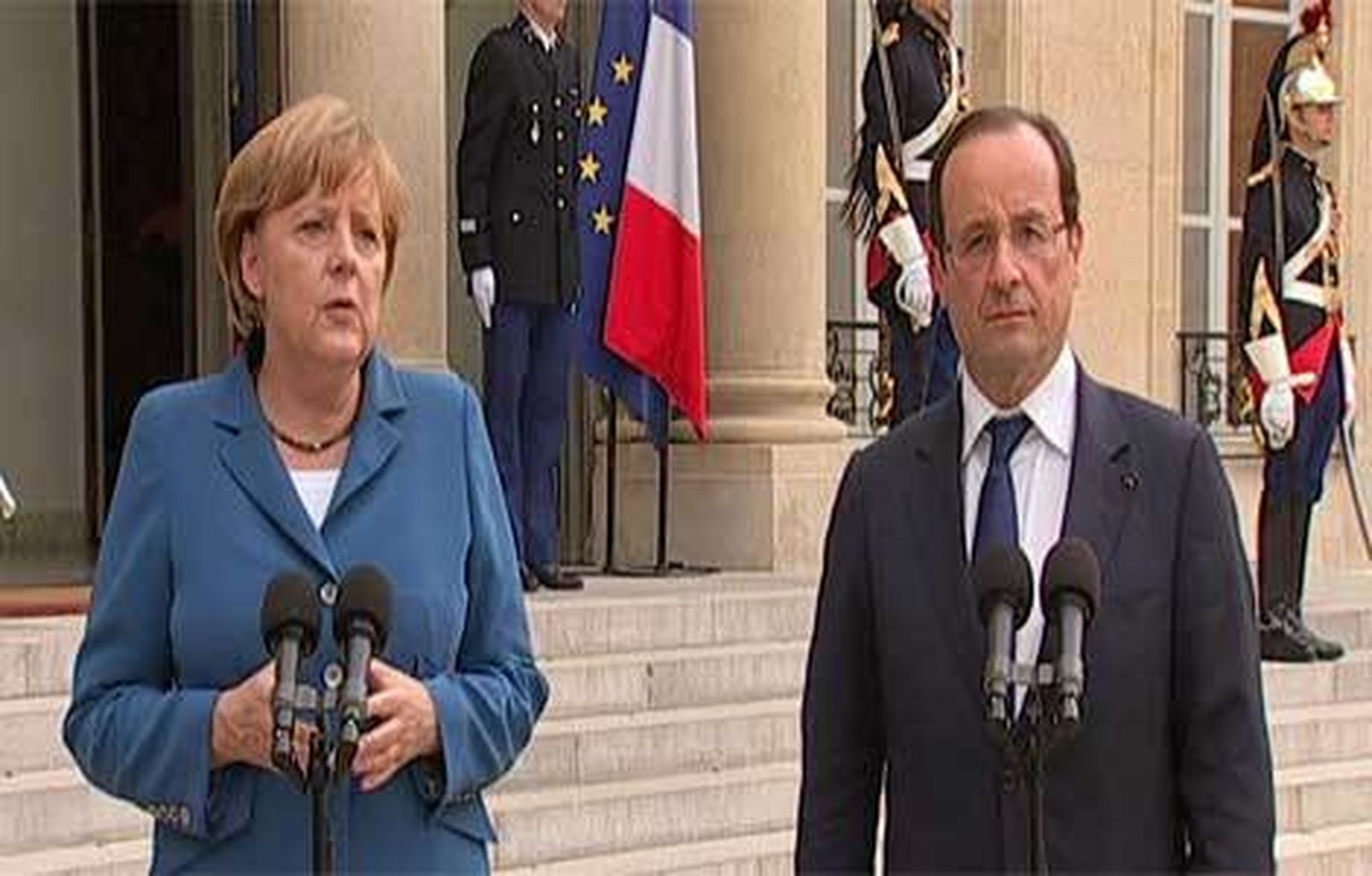 Hollande y Merkel apuestan por una mayor unión económica y monetaria europea