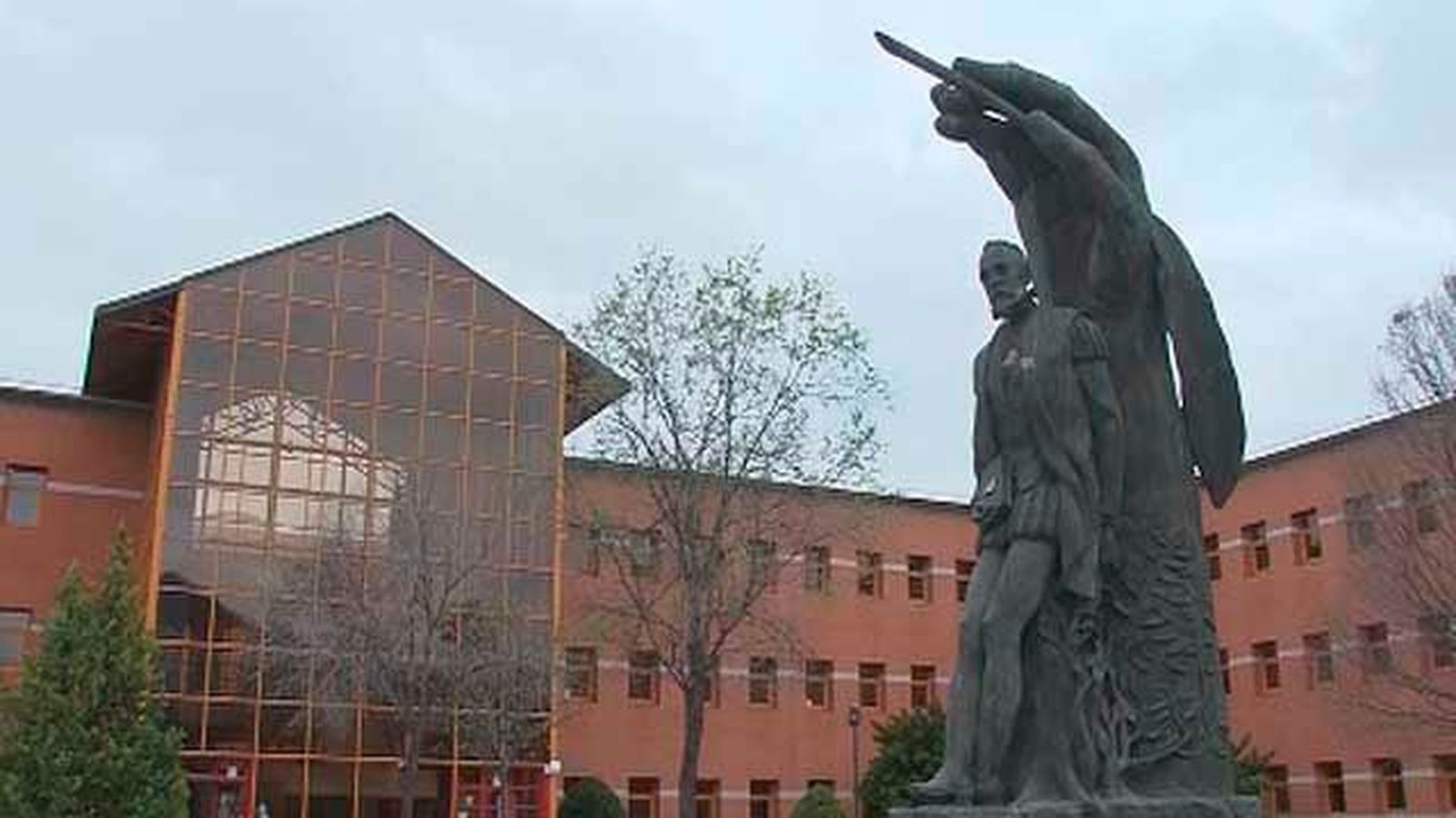 Indignación en la Universidad Rey Juan Carlos por el caso del máster de Cifuentes