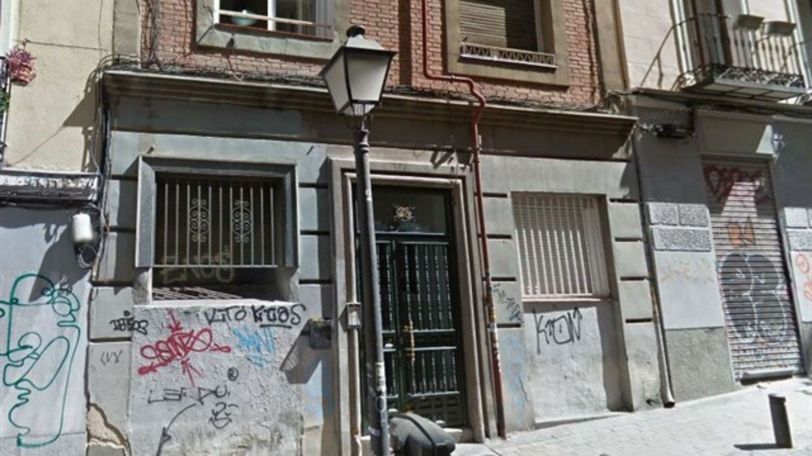 Dos detenidos durante la clausura y precinto del 'narcopiso' de la calle Tesoro
