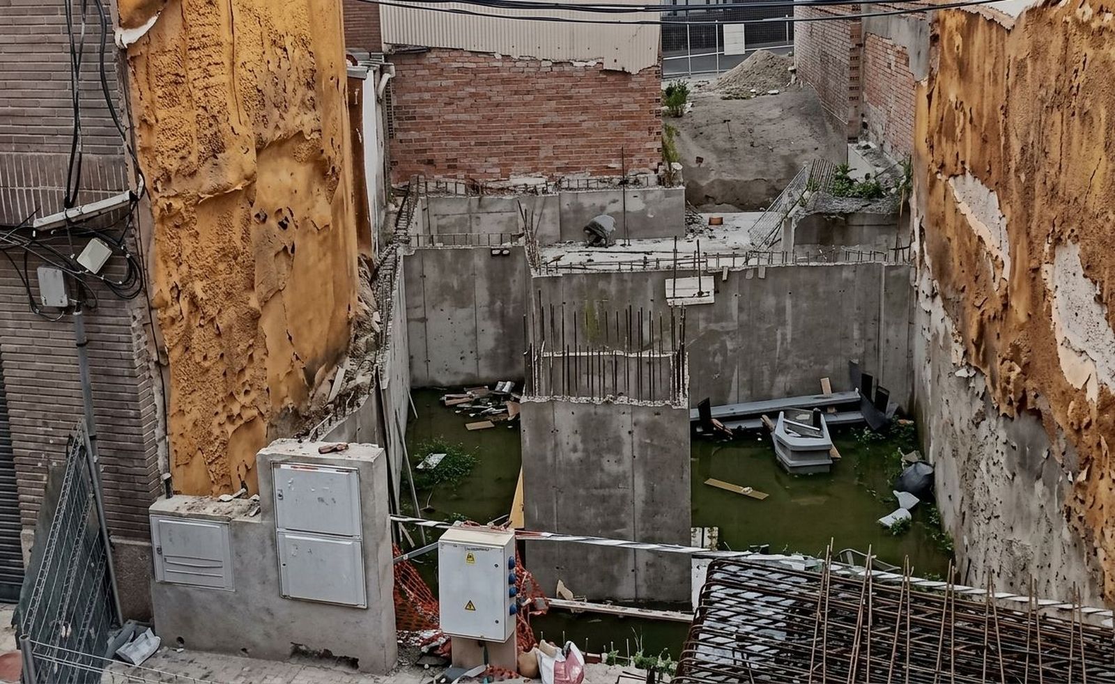 Vecinos de Getafe denuncian ratas y suciedad en una obra paralizada