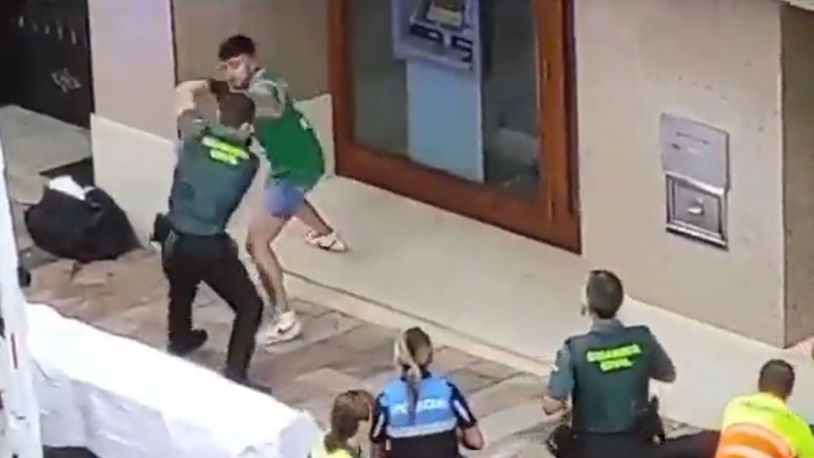 Detenido un hombre que agredió violentamente a un guardia civil en Cangas de Onís