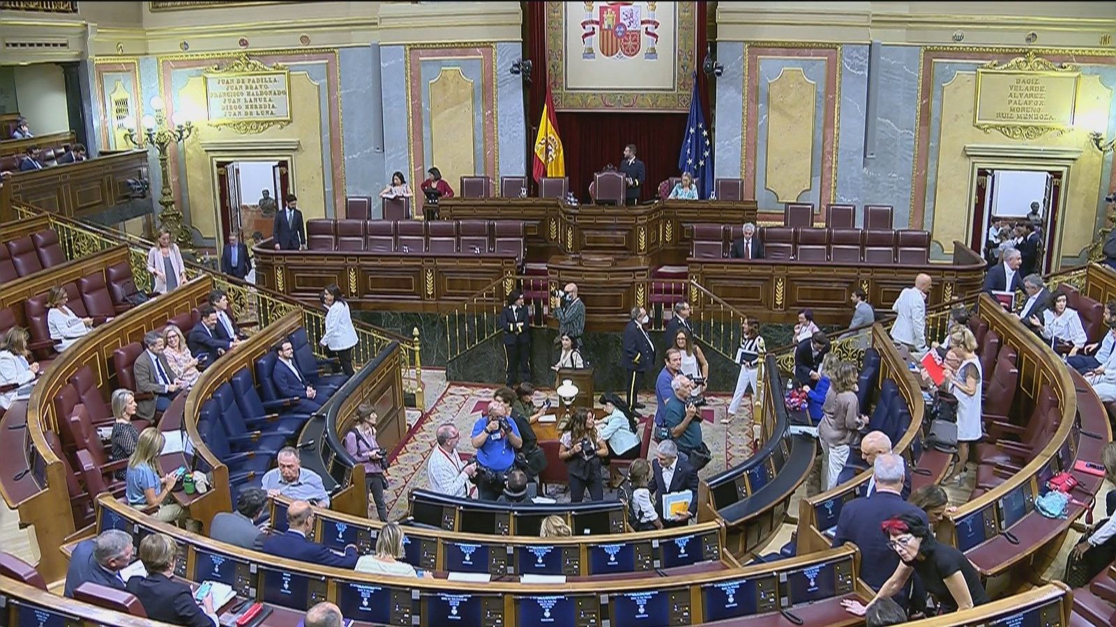 El PSOE se alinea con Bildu y con Esquerra para despenalizar las injurias al Rey y a la bandera