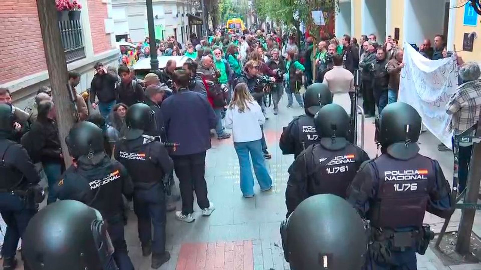 Los sindicatos radicalizan sus protestas en Madrid y asedian a Ayuso