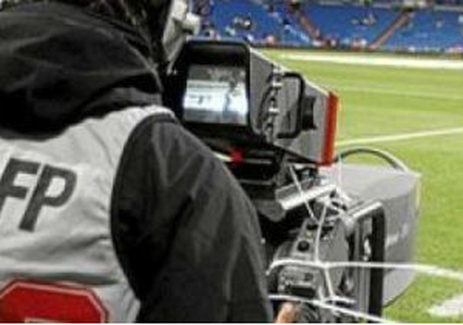 Cámara de televisión en el Bernabéu
