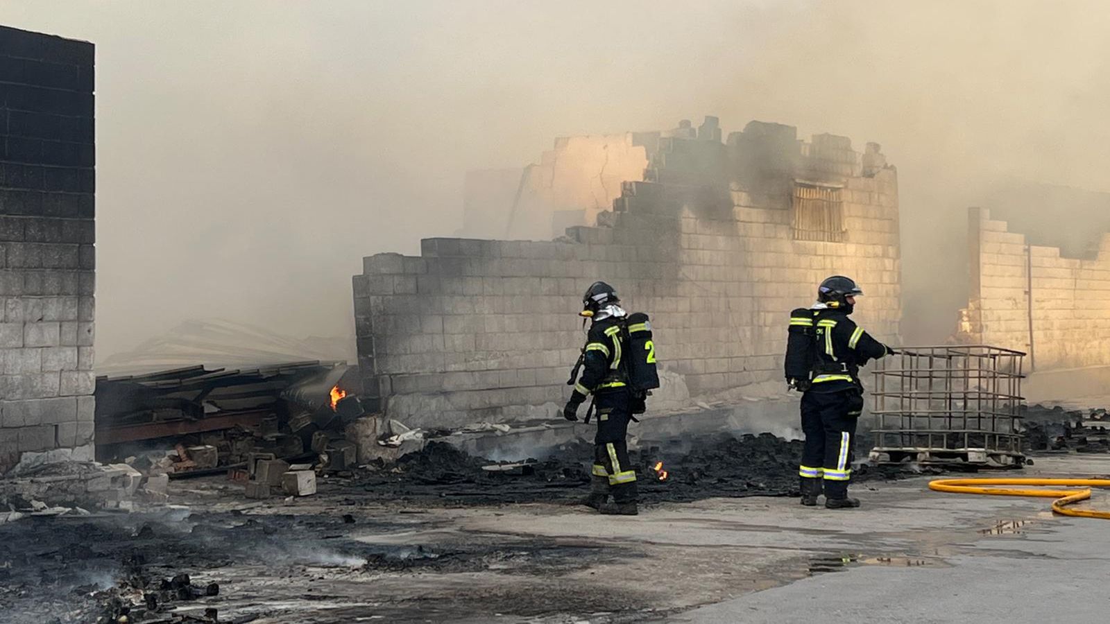 Incendio en una nave de Villa de Vallecas