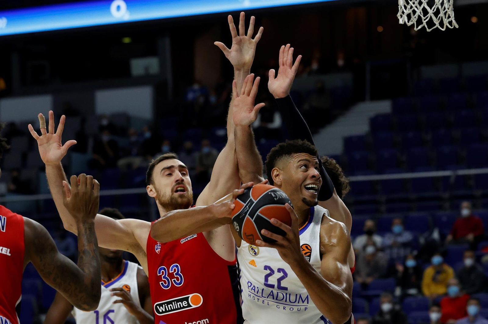 Tavares ante el CSKA Moscú