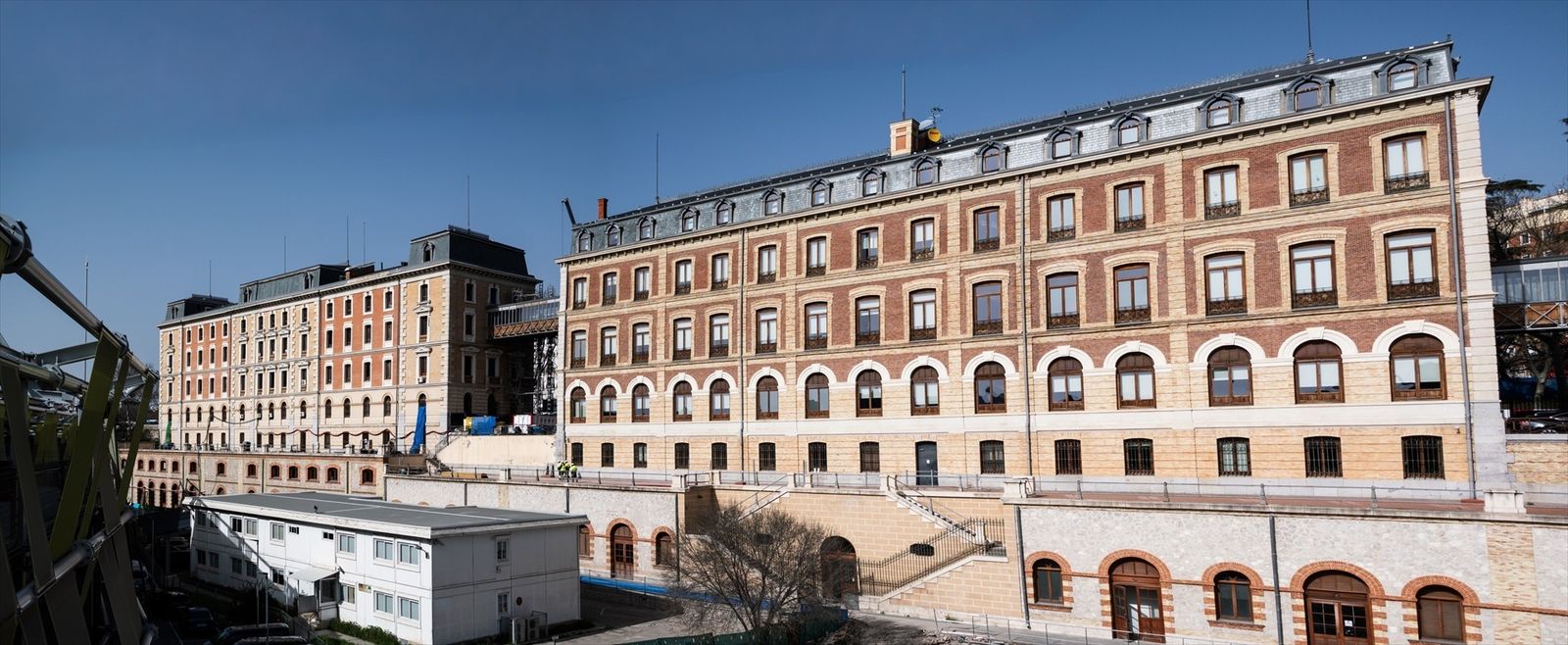 Edificio de Renfe junto a la estación de Atocha