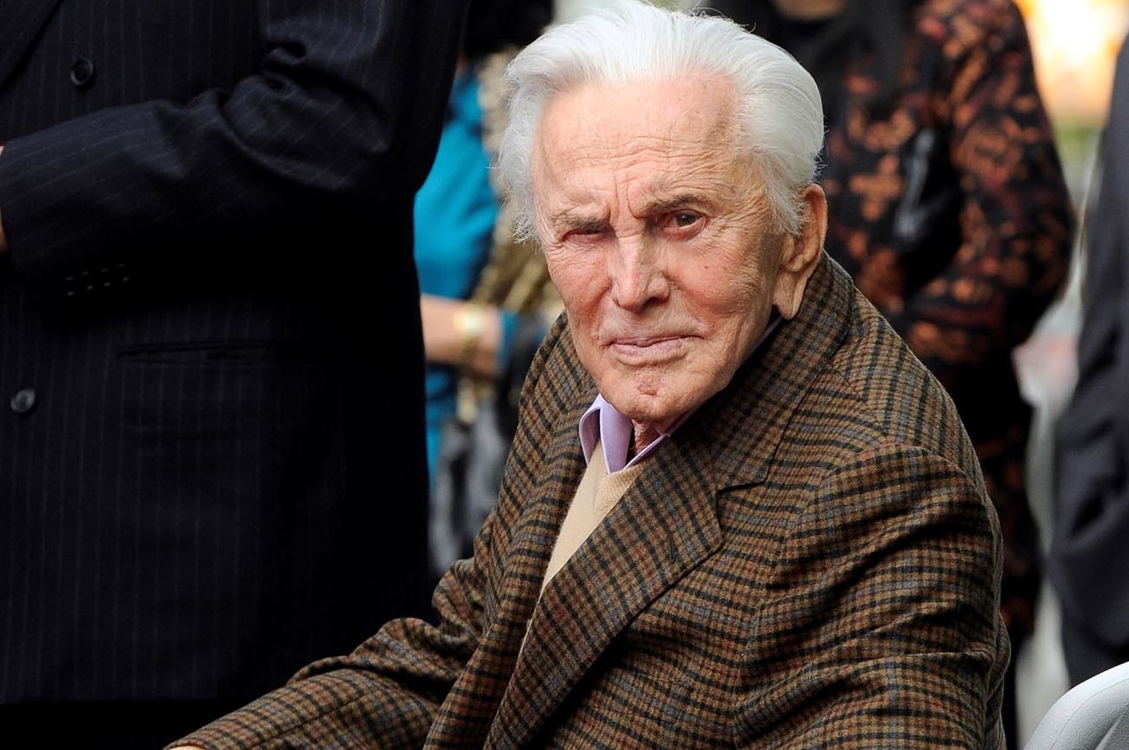 Kirk Douglas (103), actor estadounidense (1916). Falleció el 5 de febrero