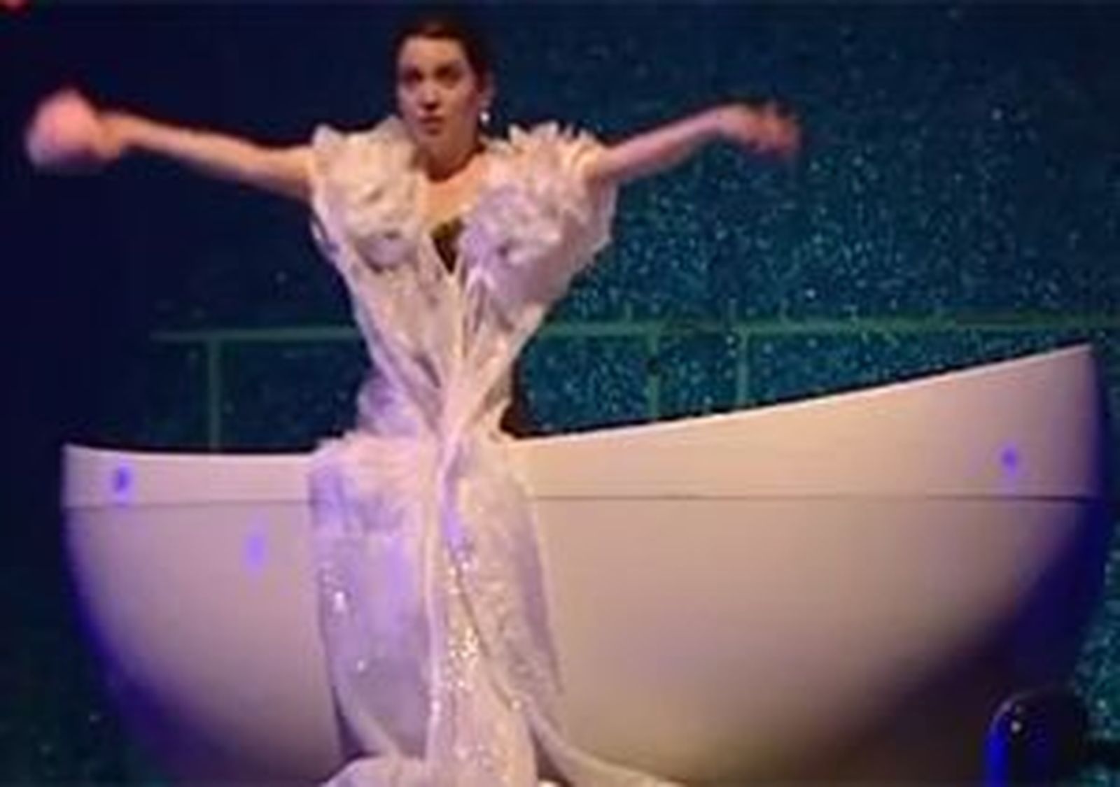 'The Soap Show', el espectáculo que utiliza la bañera como escenario
