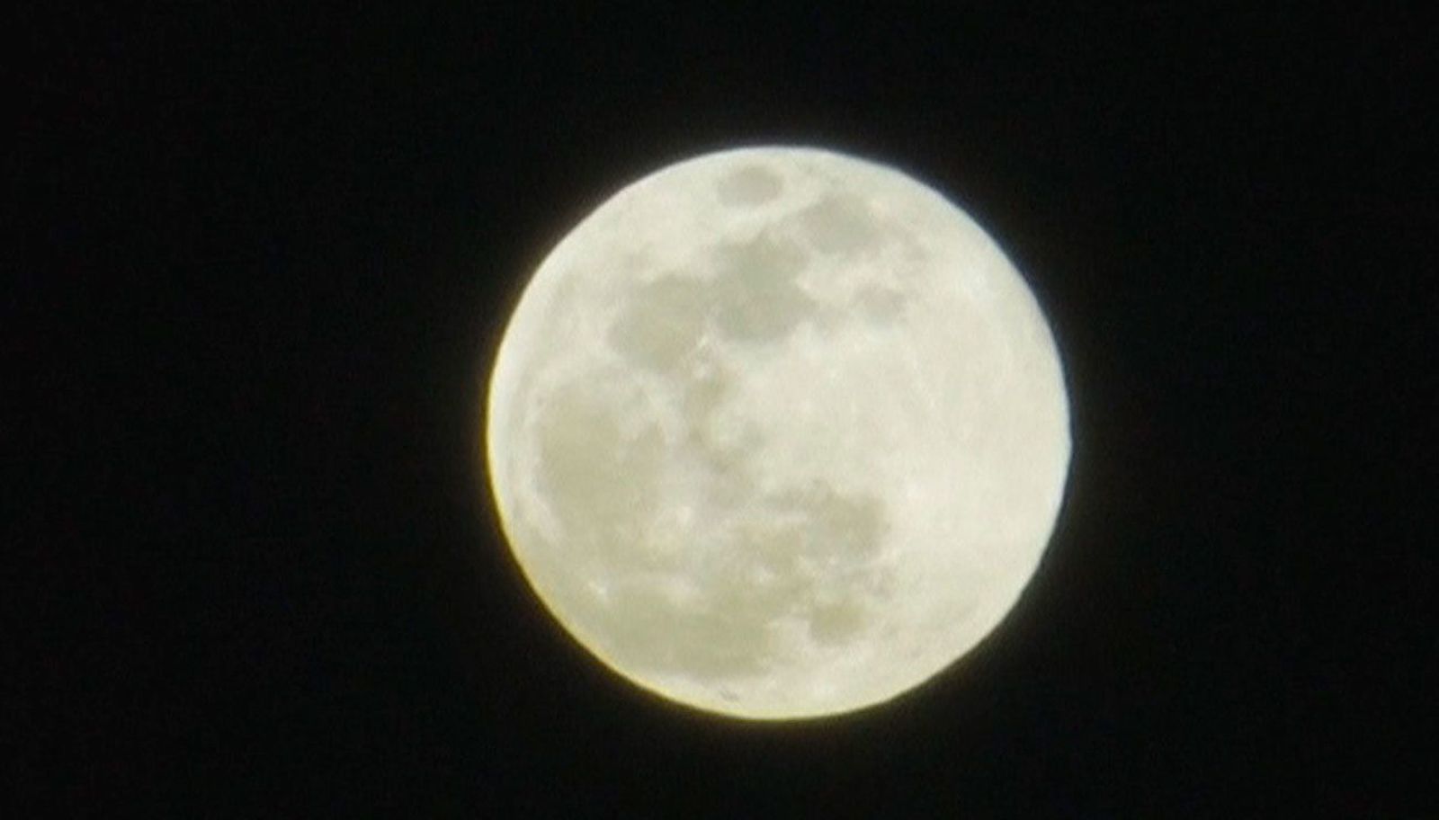 Espectaculares imágenes de la super luna de abril en el mundo entero