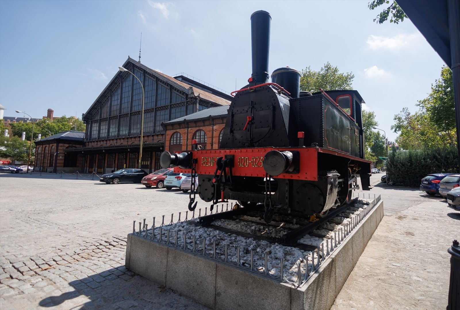Máquina de vapor en el exterior del Museo del Ferrocarril