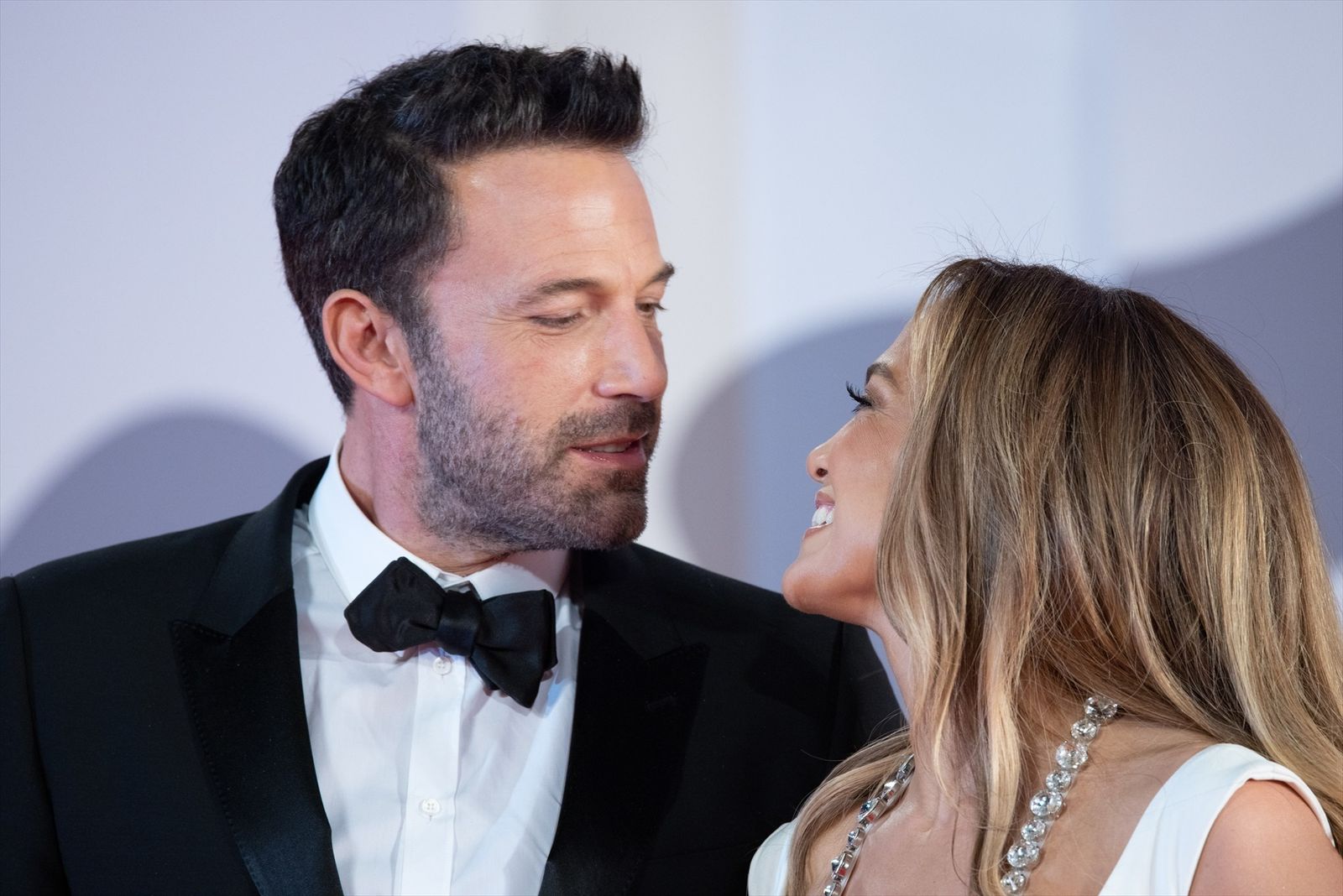 Ben Affleck y Jennifer López en la alfombra roja del Festival Internacional de Cine de Venecia