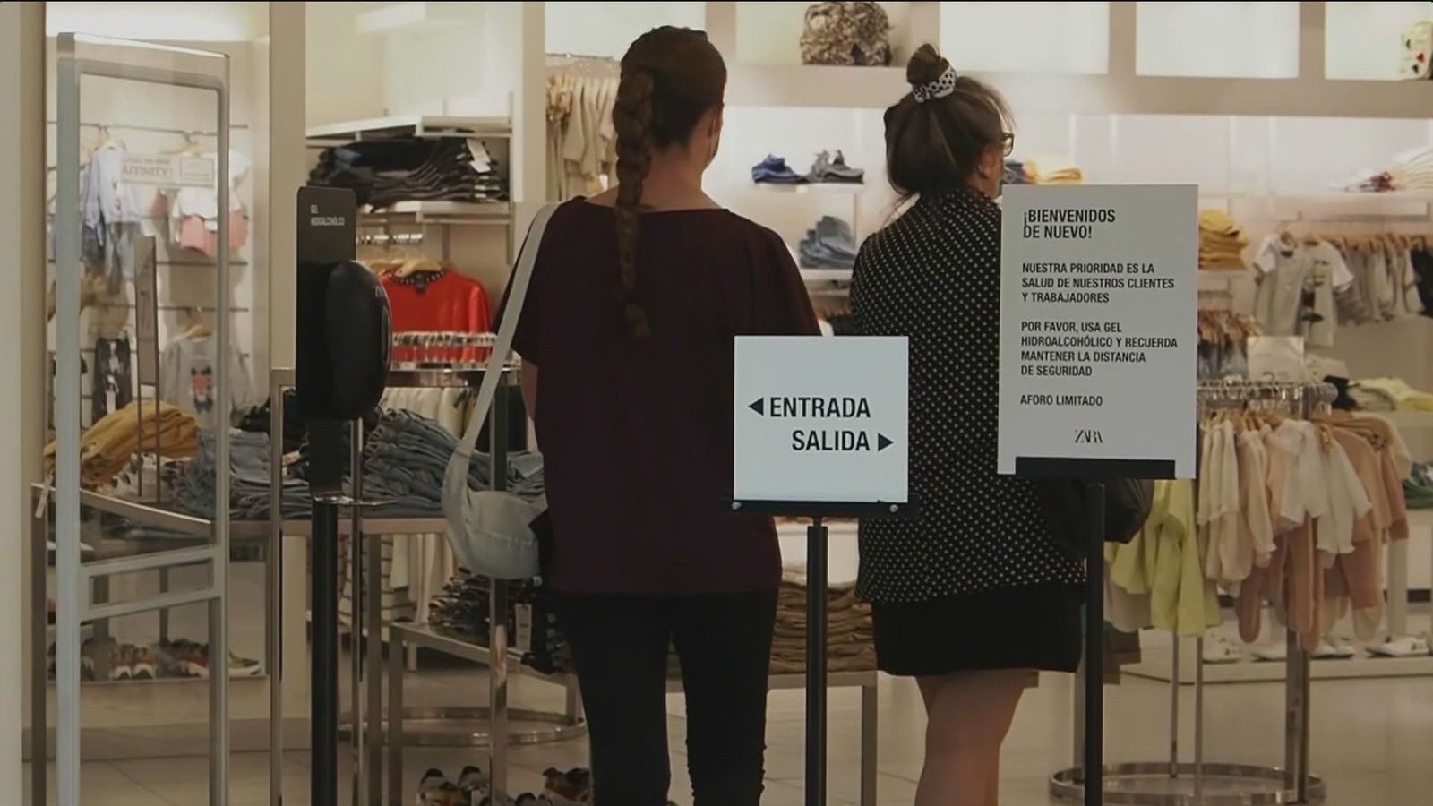 Comercios medio vacíos en pleno centro de Madrid en la imagen más atípica de un sábado