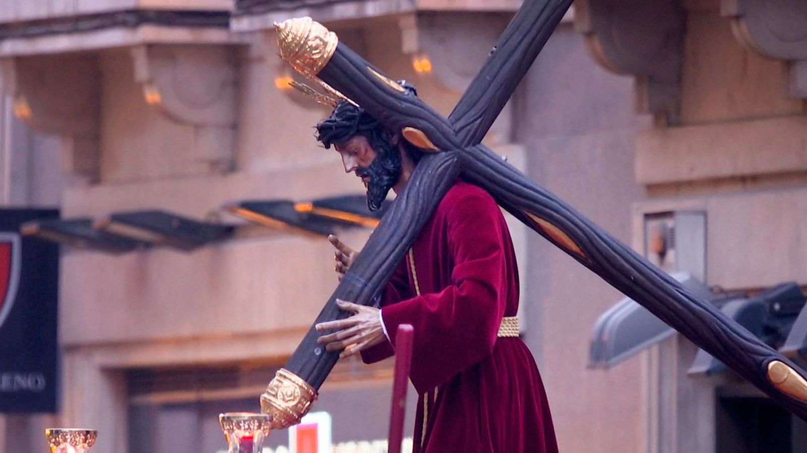 Retrasar la Semana Santa tres semanas podría reducir hasta 200 muertes diarias, según un estudio de la Politécnica