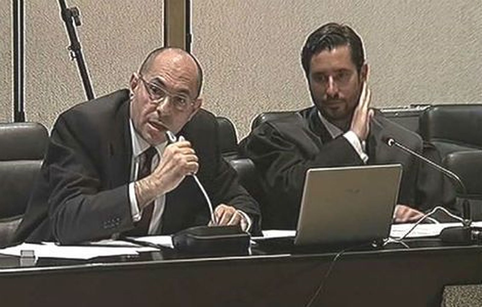 El tribunal rechaza la "injustificable" renuncia del abogado de Silva y el juicio continúa