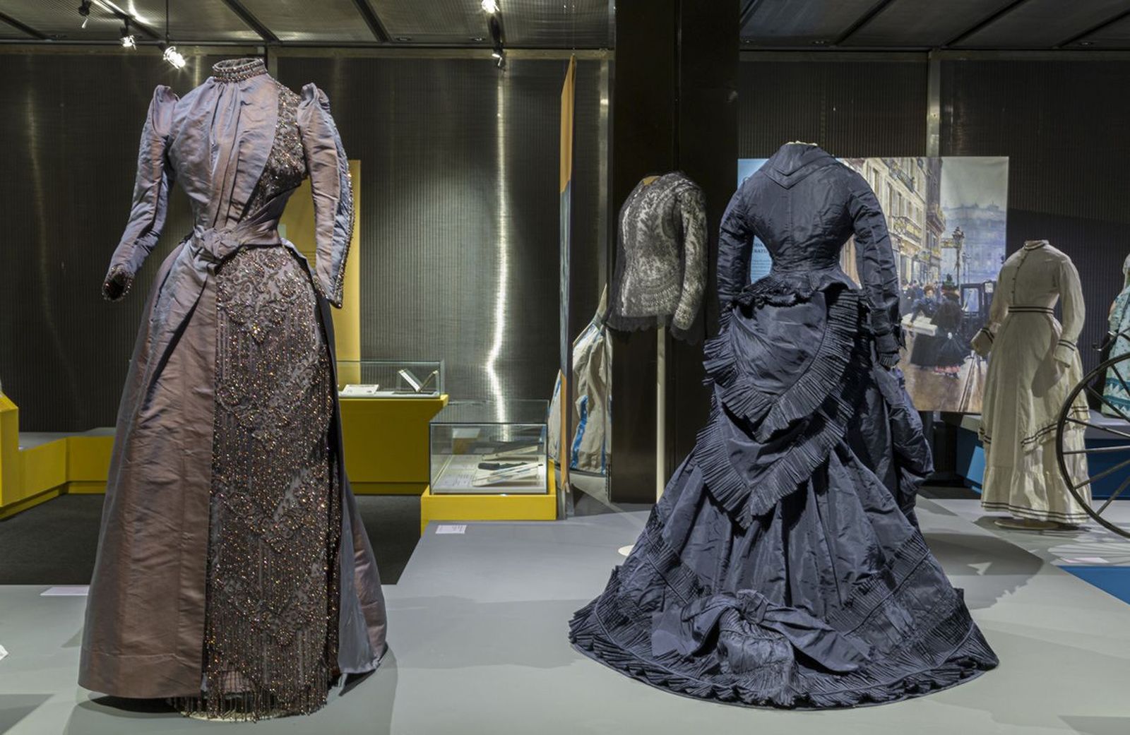 Un viaje de 300 años por la prensa y la moda en el museo del Traje