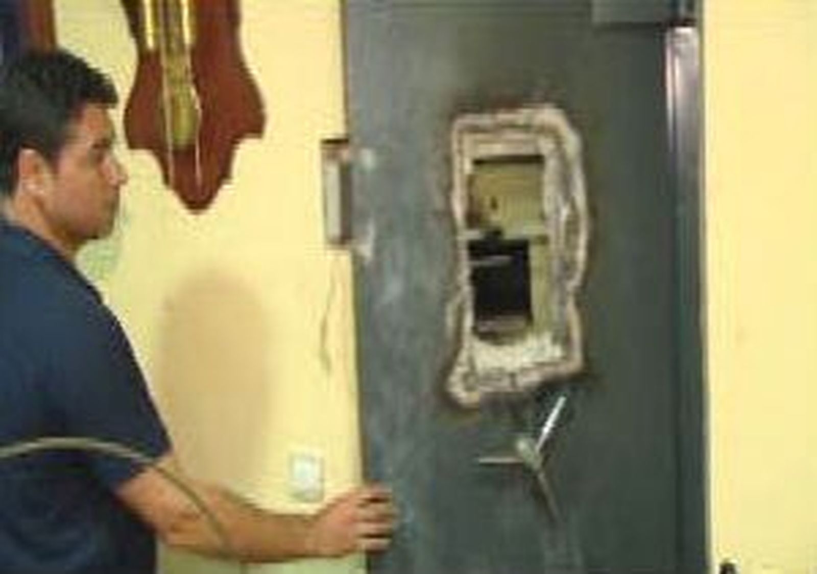 Varios encapuchados asaltan dos joyerías en un centro comercial de Torrejón de Ardoz