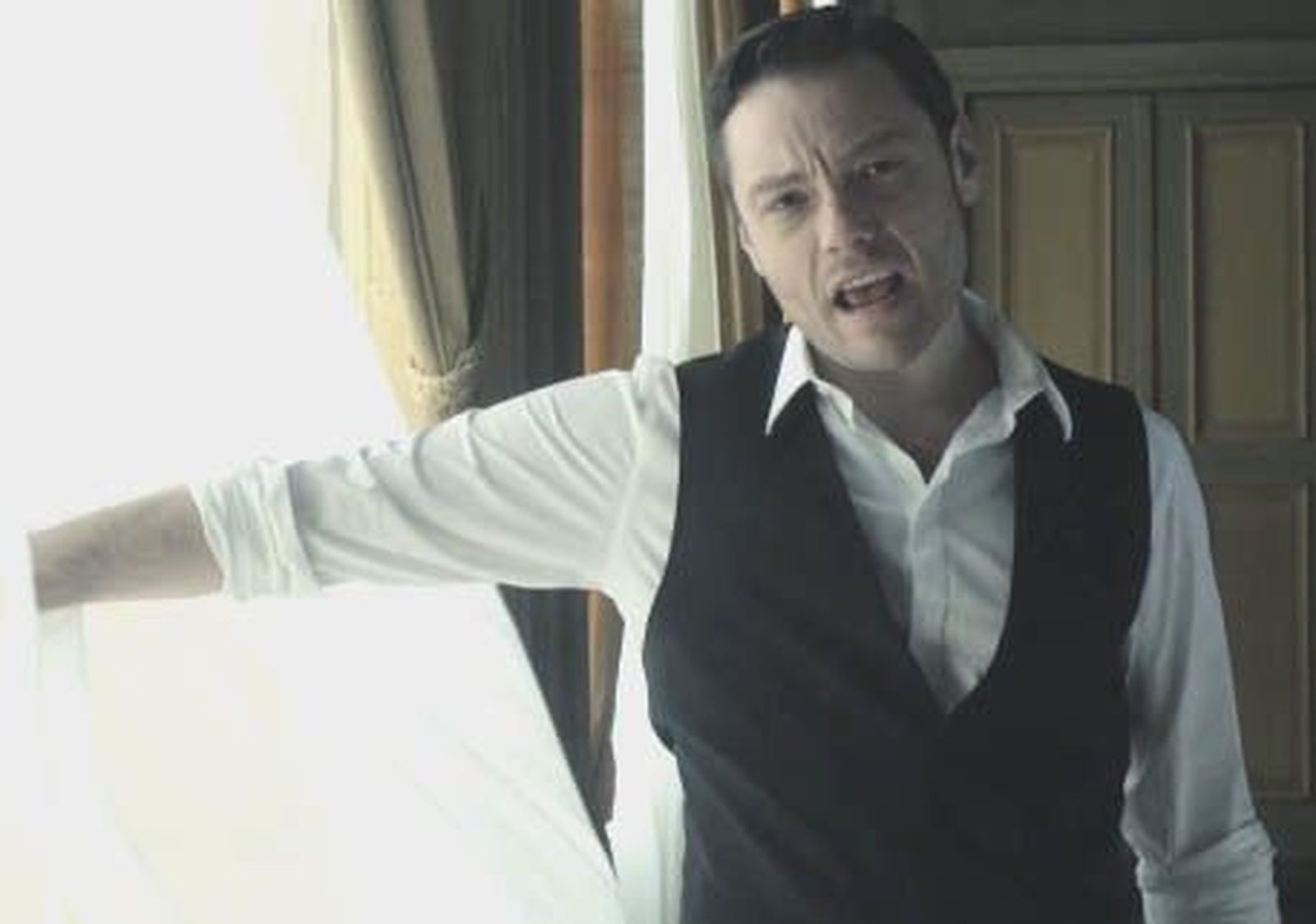 Tiziano Ferro estrena el vídeo de "El amor es una cosa simple" cantado junto a Malú