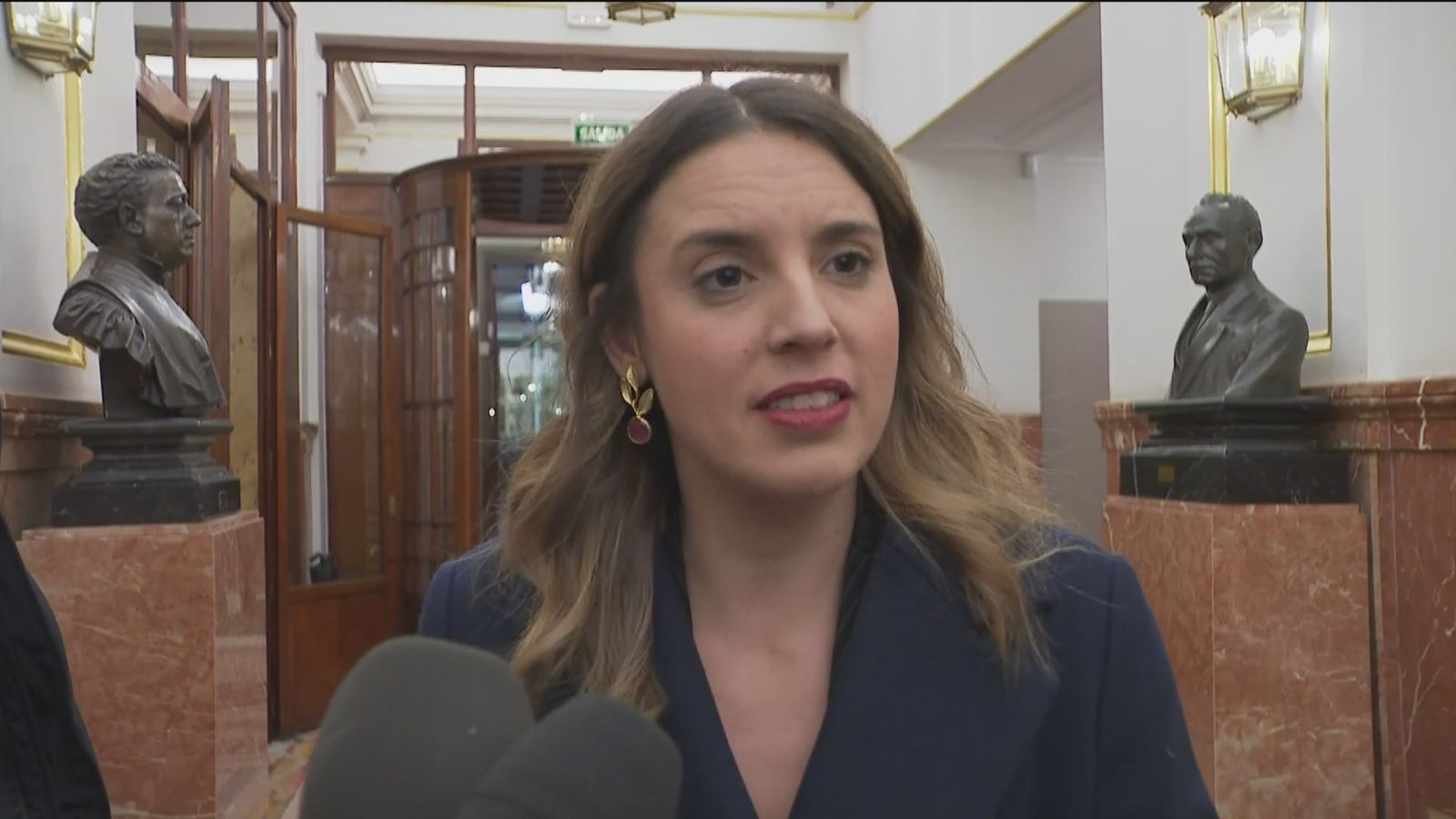 pieza política sábado