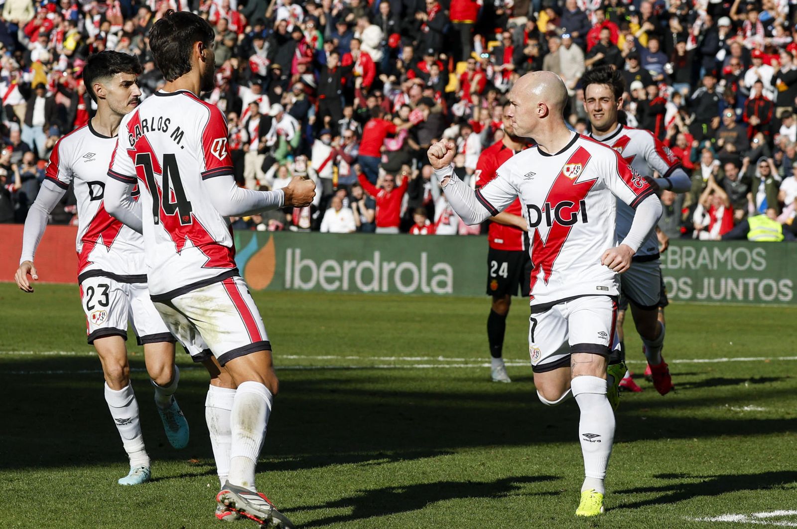 Isi Palazón celebra su gol al Mallorca