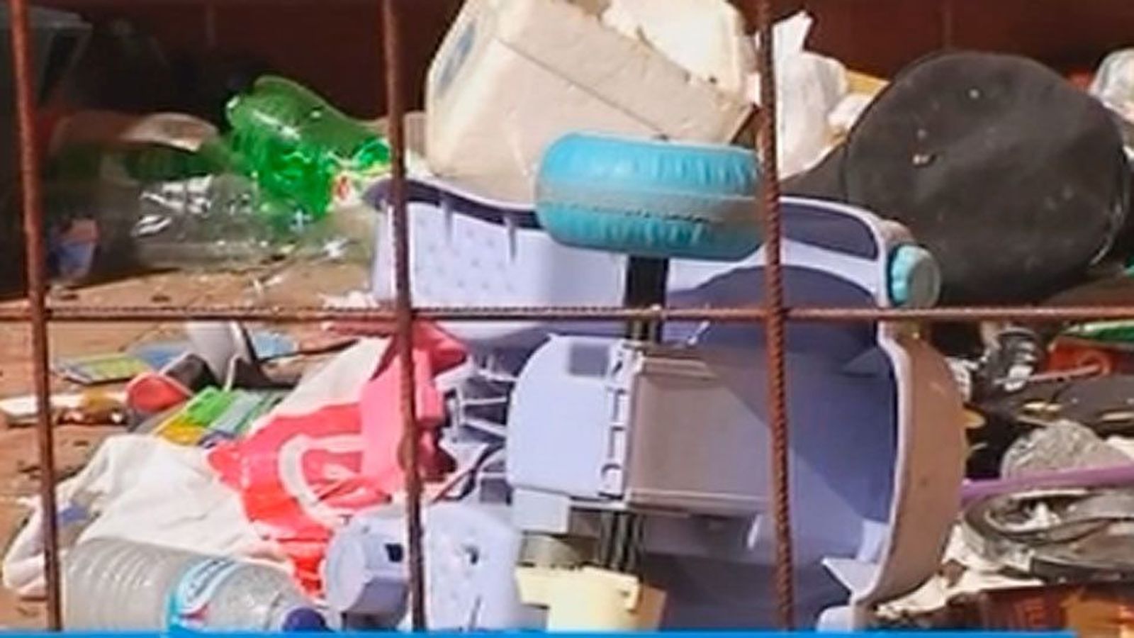 Hallan a tres niños de entre 6 y 11 años encerrados en una vivienda ocupada