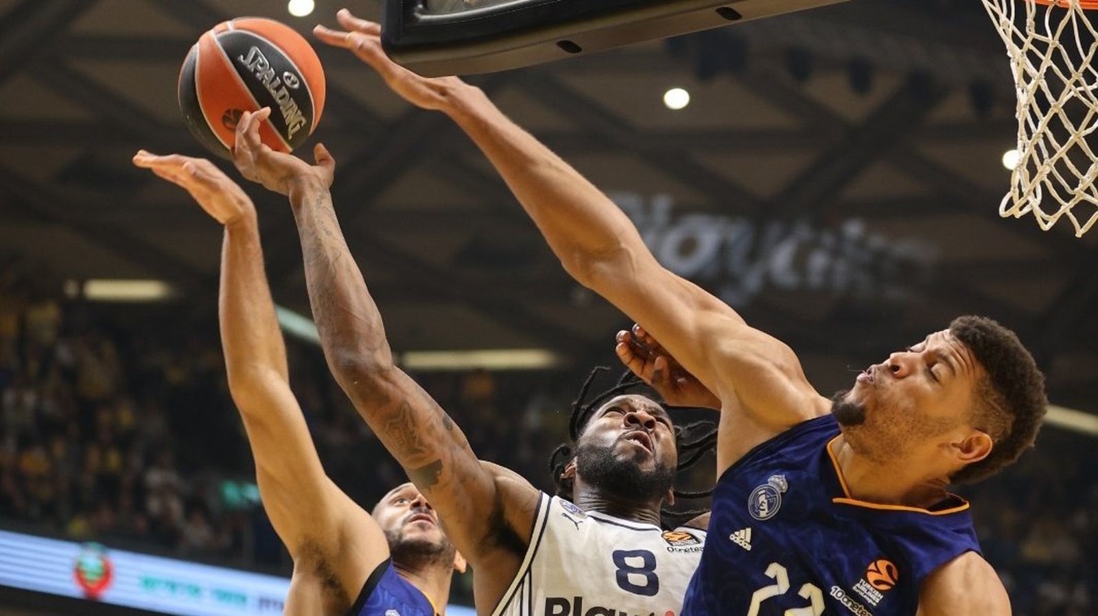 Tavares ante el Maccabi Tel Aviv