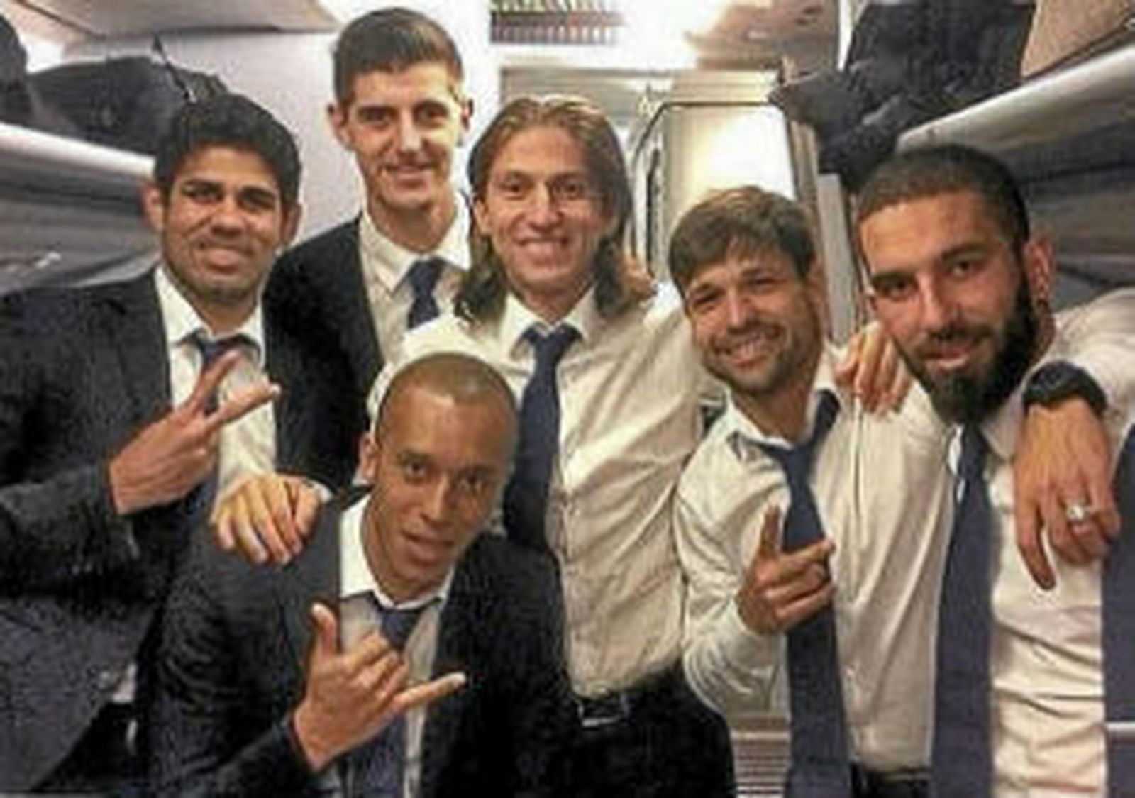 Atlético celebra el liderato en el AVE