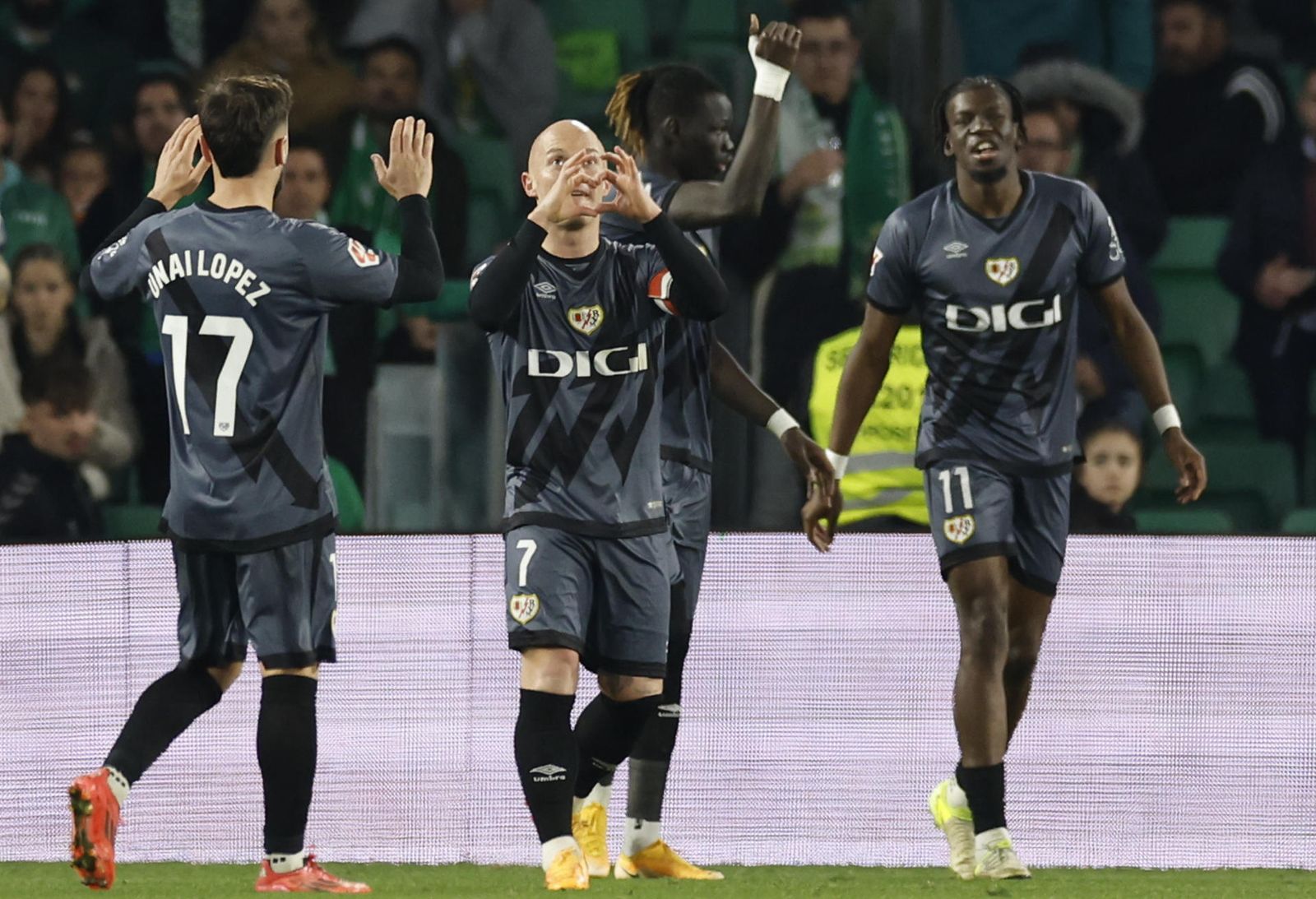 Isi Palazón celebra su gol ante el Betis