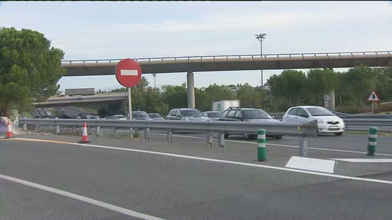 Fomento estudia tirar el puente que une la M-40 con la M-607 tras dos meses de obras
