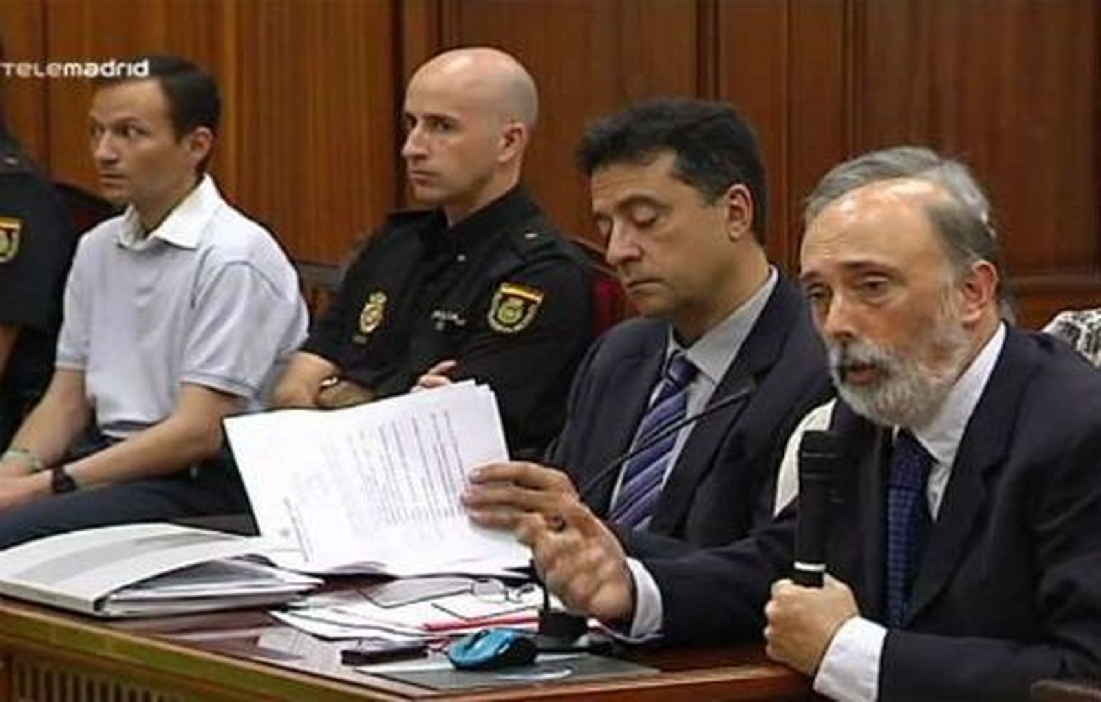 Etxeberría dice en el juicio a Bretón que en la hoguera se quemaron "cuerpos" de dos niños
