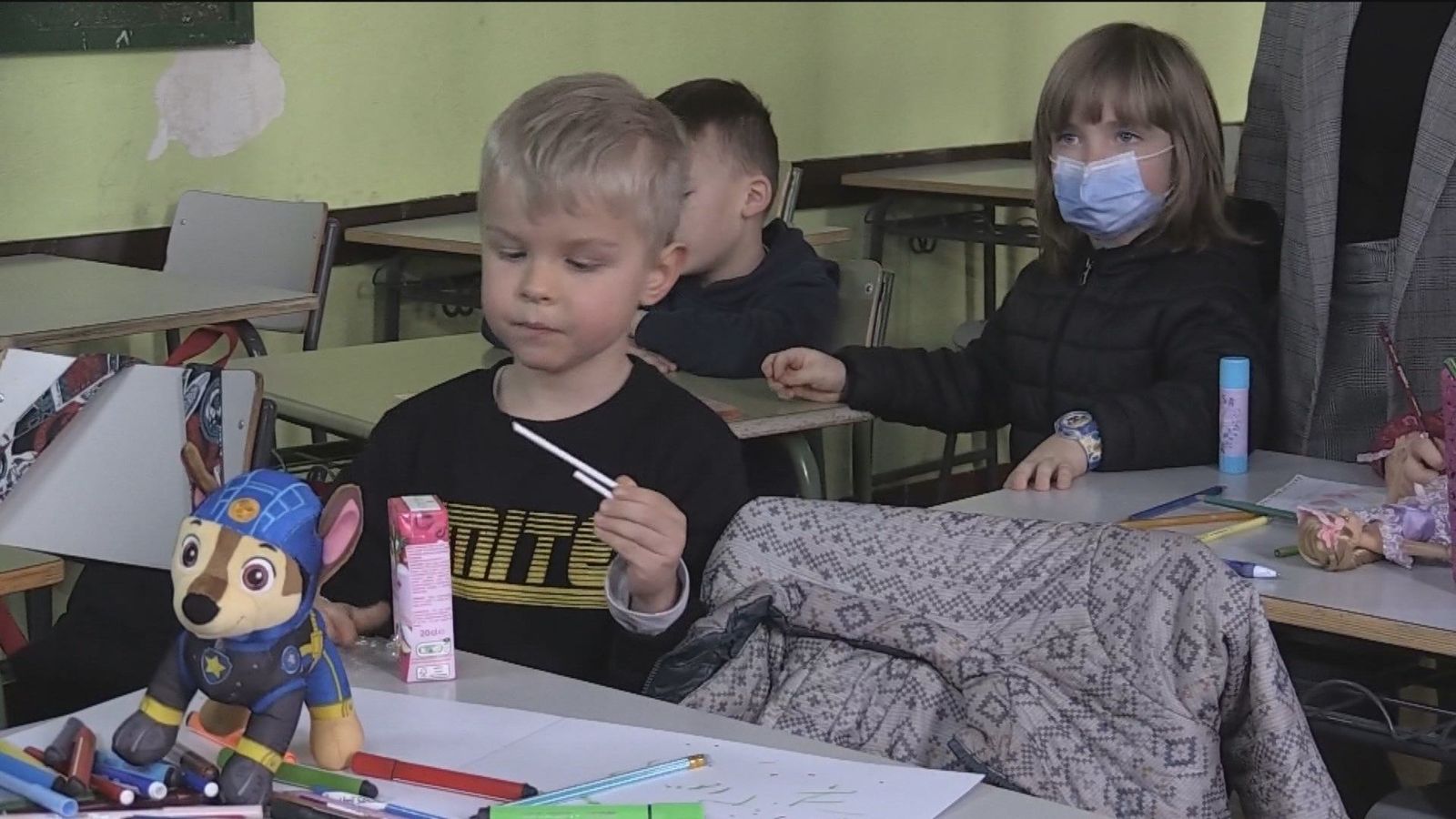 La Comunidad de Madrid ya ha escolarizado a 324 menores refugiados de Ucrania