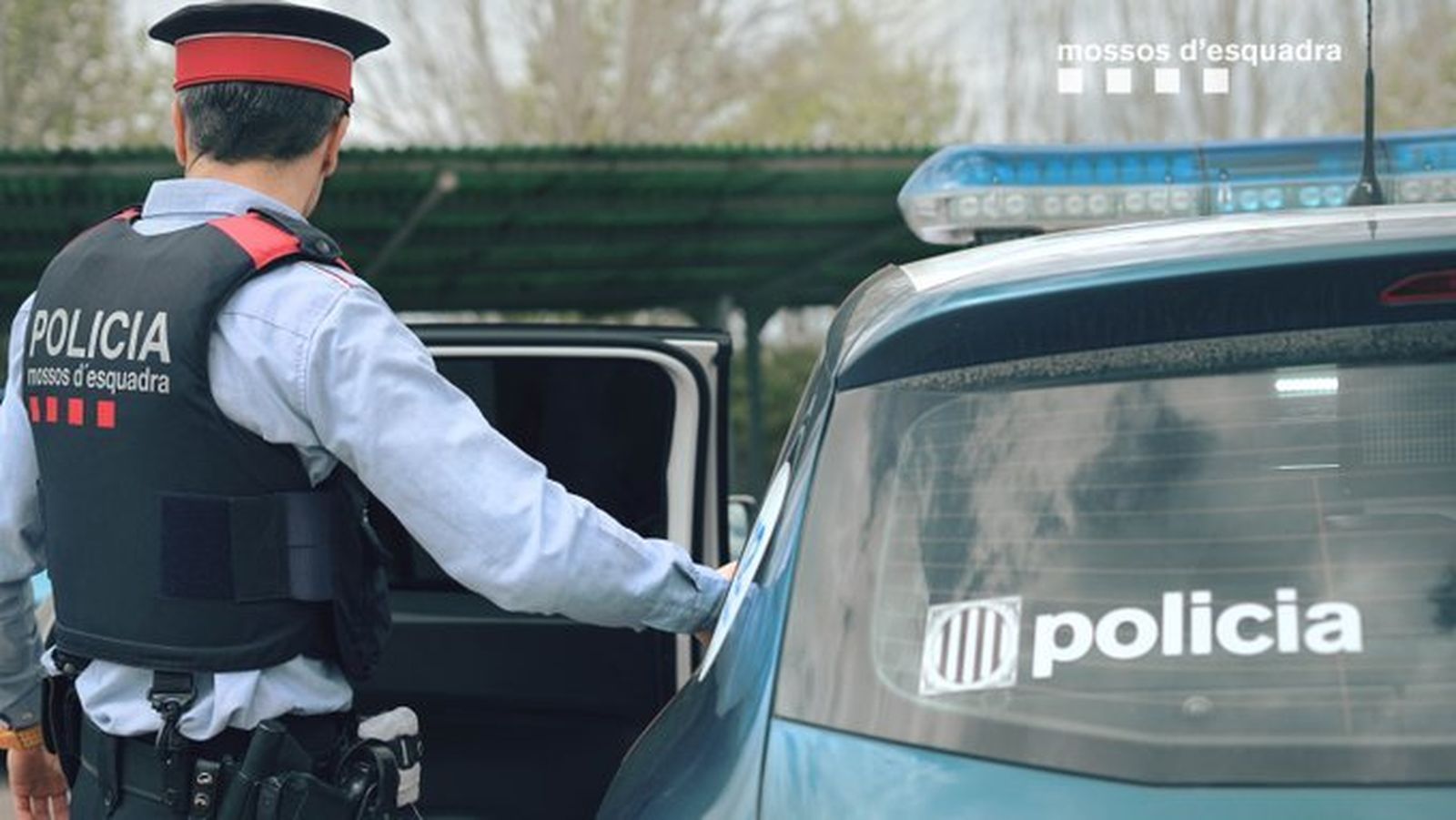 Un agente del cuerpo de Mossos d'Esquadra