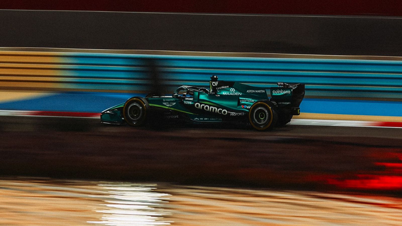 El Aston Martin de Fernando Alonso no levanta cabeza