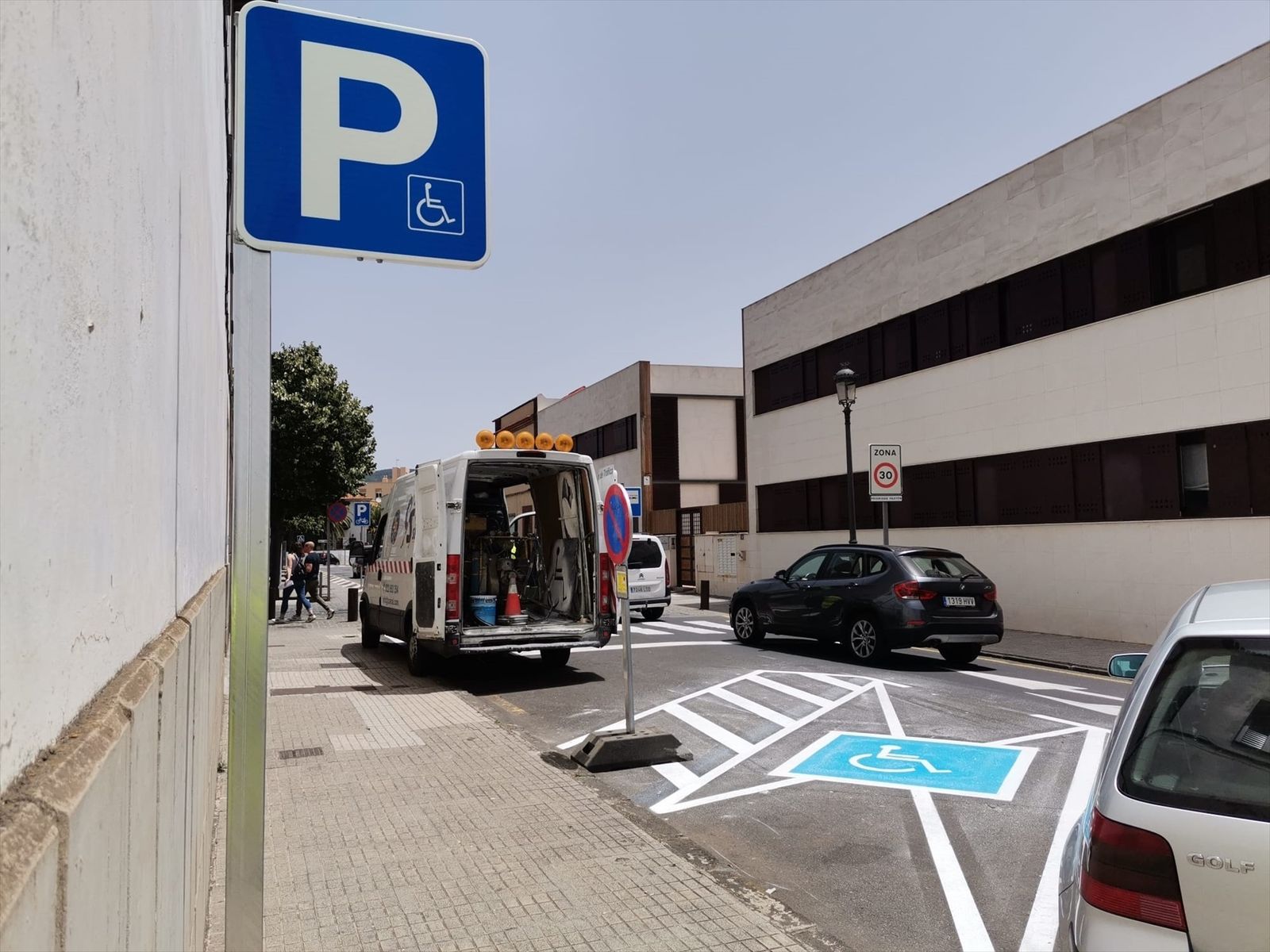 Madrid lanza una campaña de concienciación sobre las plazas para personas con movilidad reducida