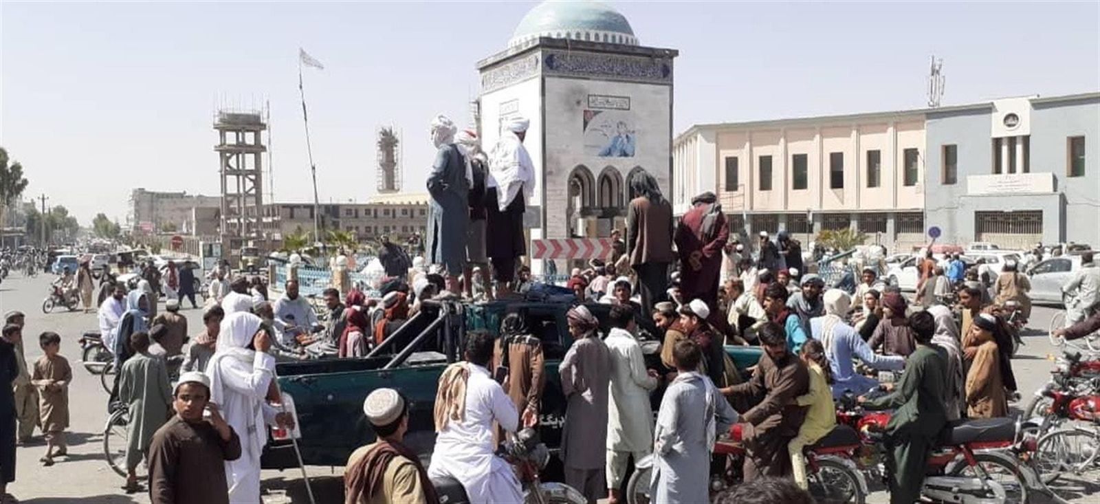 Los talibán se aproximan más a Kabul sin apenas resistencia