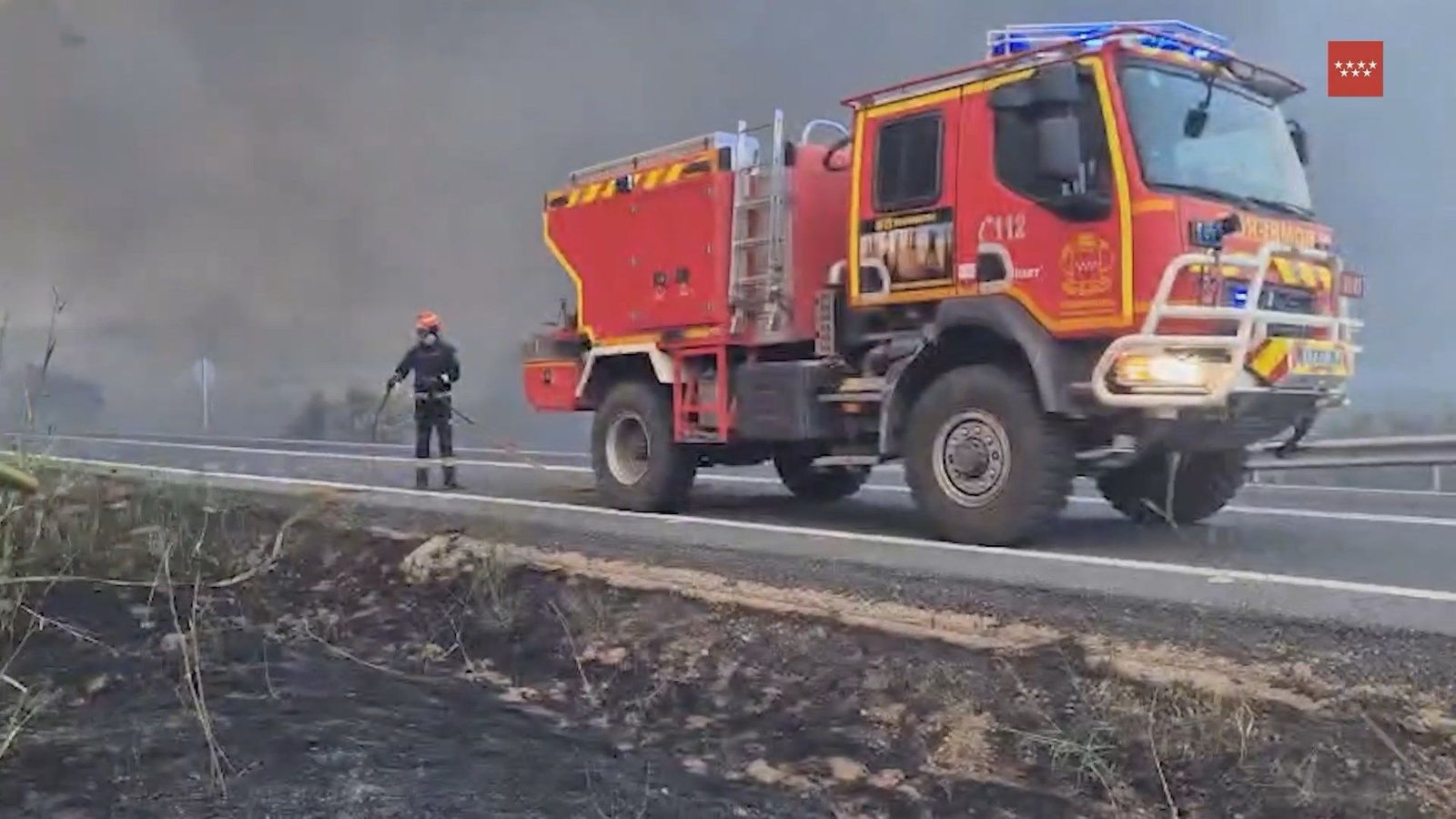 Los incendios de Ávila y Madrid se unen en San Martín de Valdeiglesias con un frente "discontinuo"