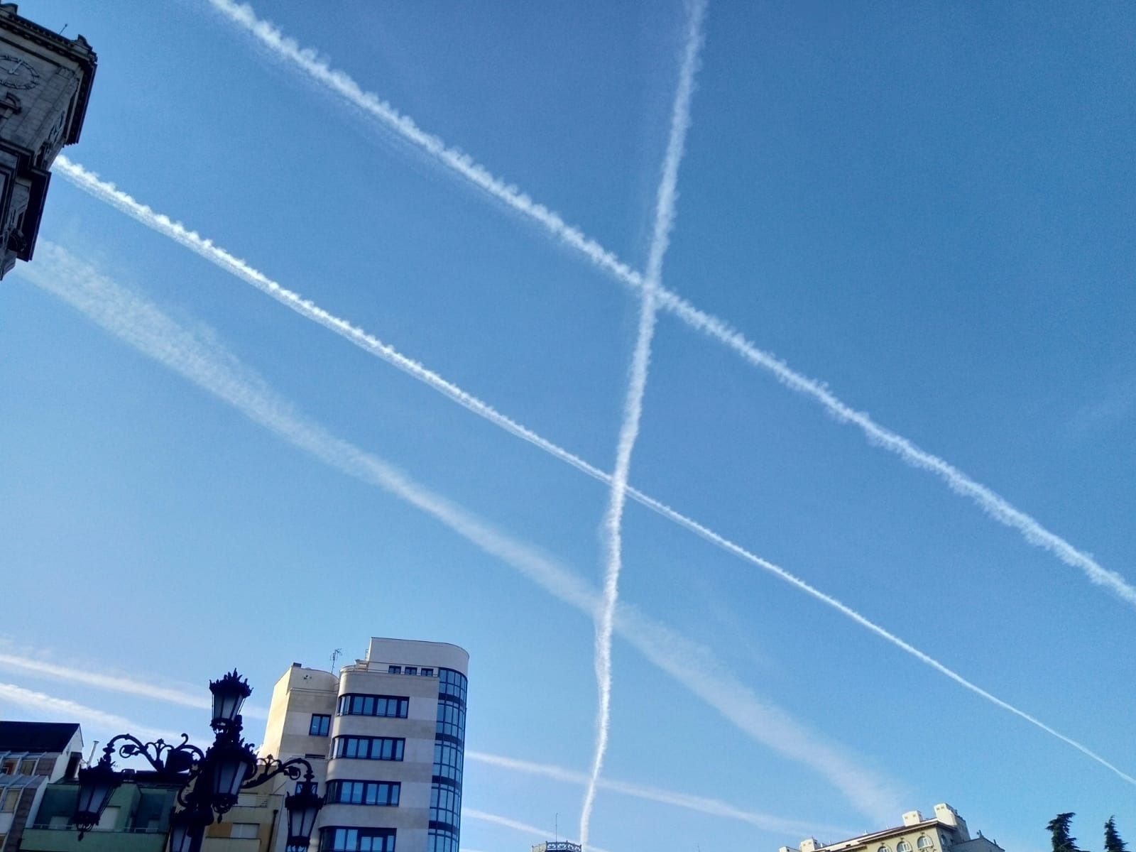 Estelas de condensación de aviones