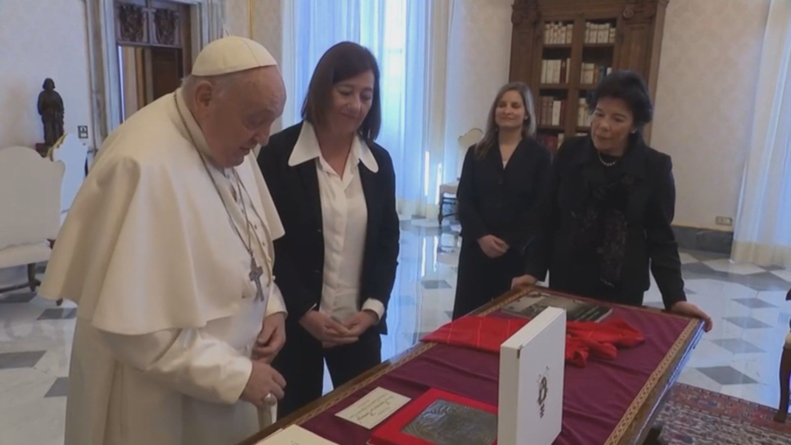Isabel Celaá, sobre el papa Francisco: "Era un Papa comprometido y un buen comunicador"