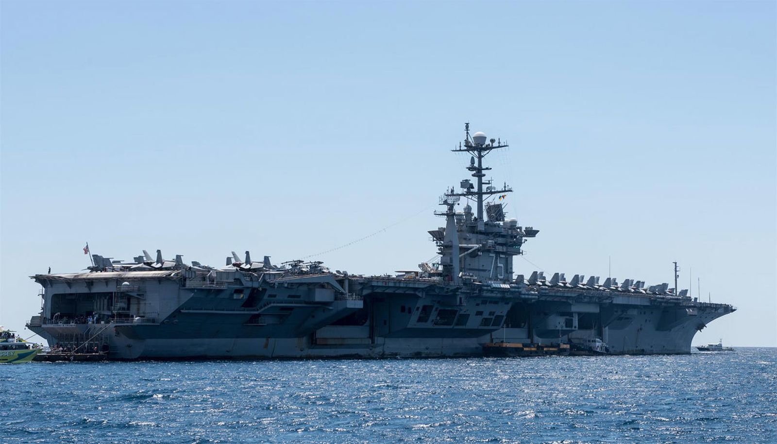 El portaviones nuclear Harry S.Truman desembarca a 6.000 militares norteamericanos en Palma