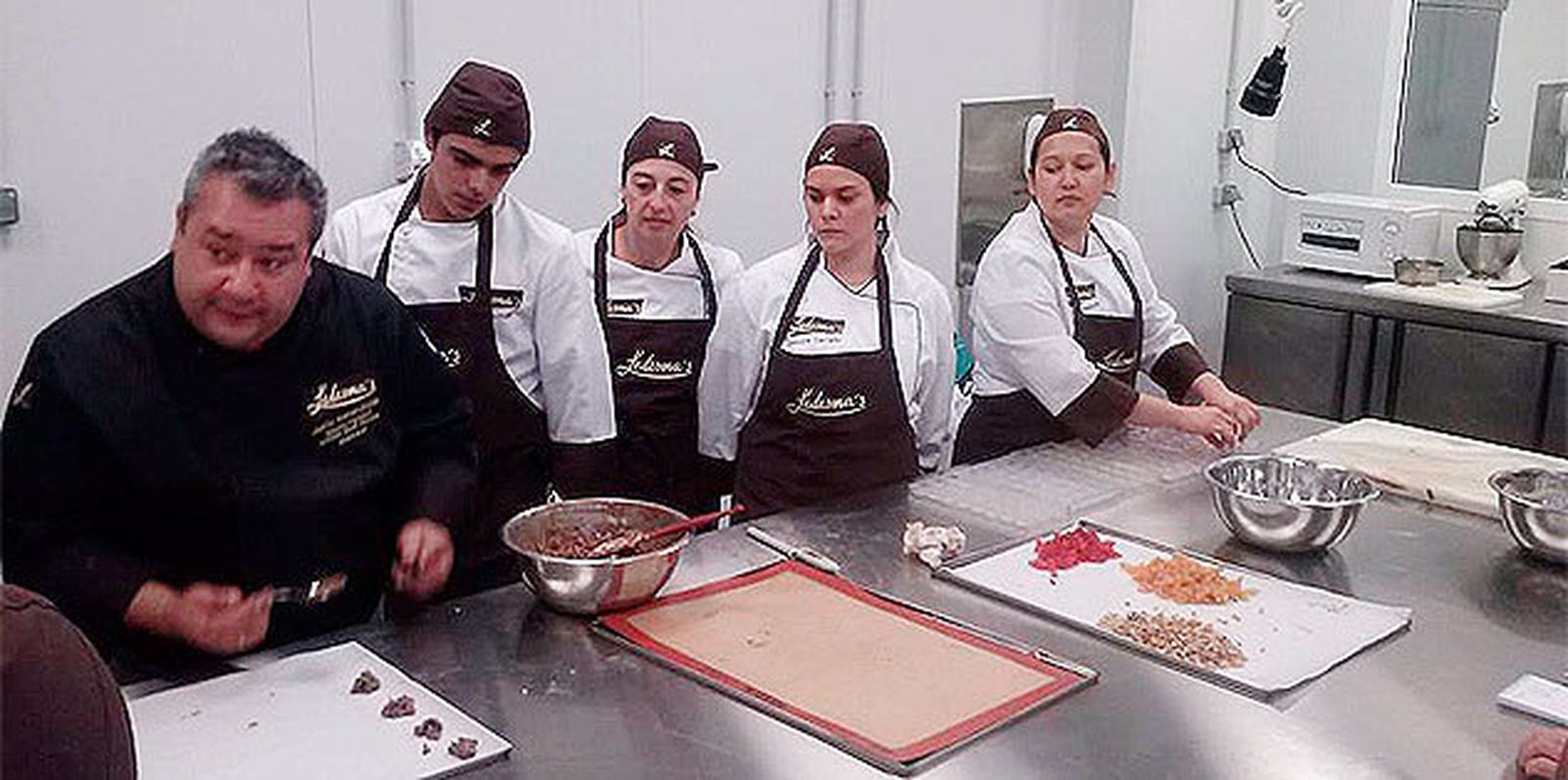 Justo Almendrote imparte clase en la Escuela de Hostelería de Madrid