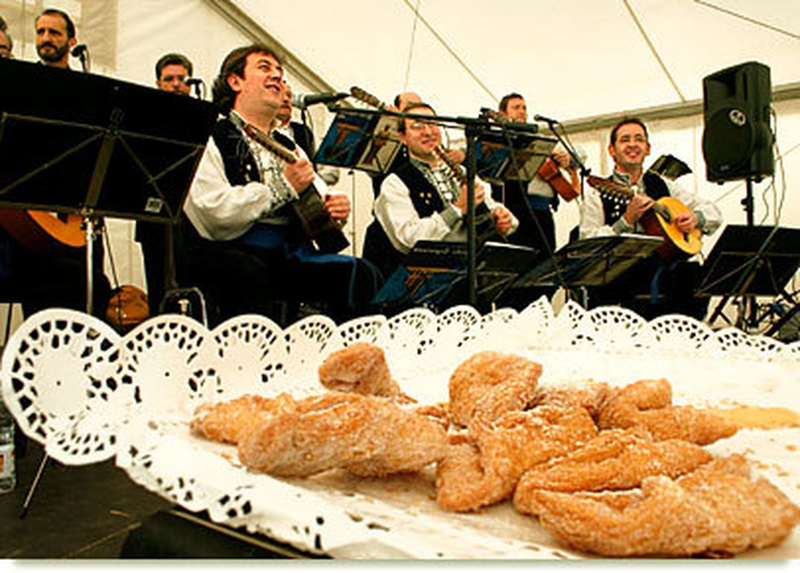 Collado Mediado celebra sus fiestas de invierno, con el baile de mozas y degustación de croquetas